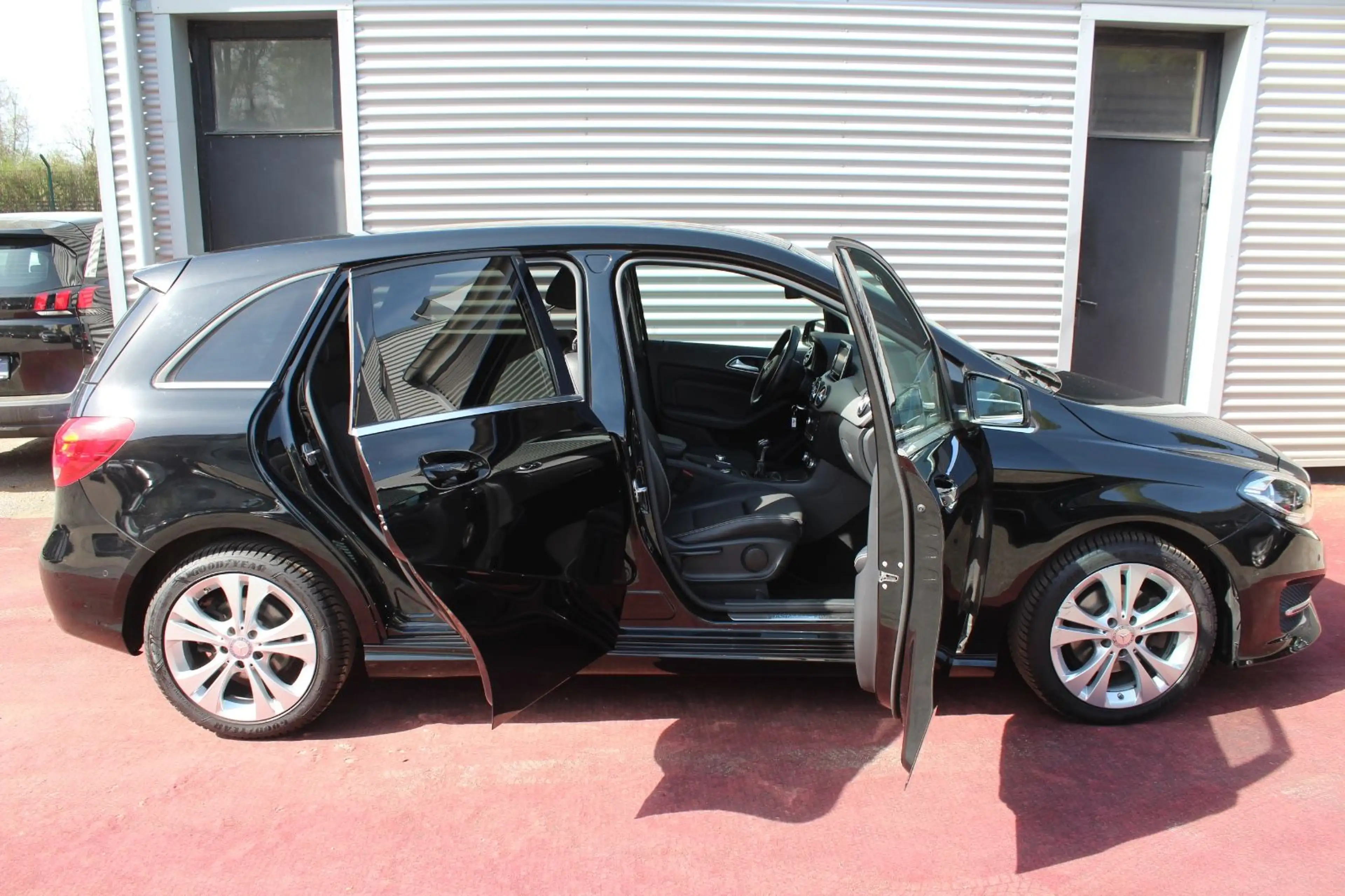 Mercedes-Benz B 180 URBAN KLIMA NAVI PDC 17.ZOLL ALU 2.Hd — photo 15