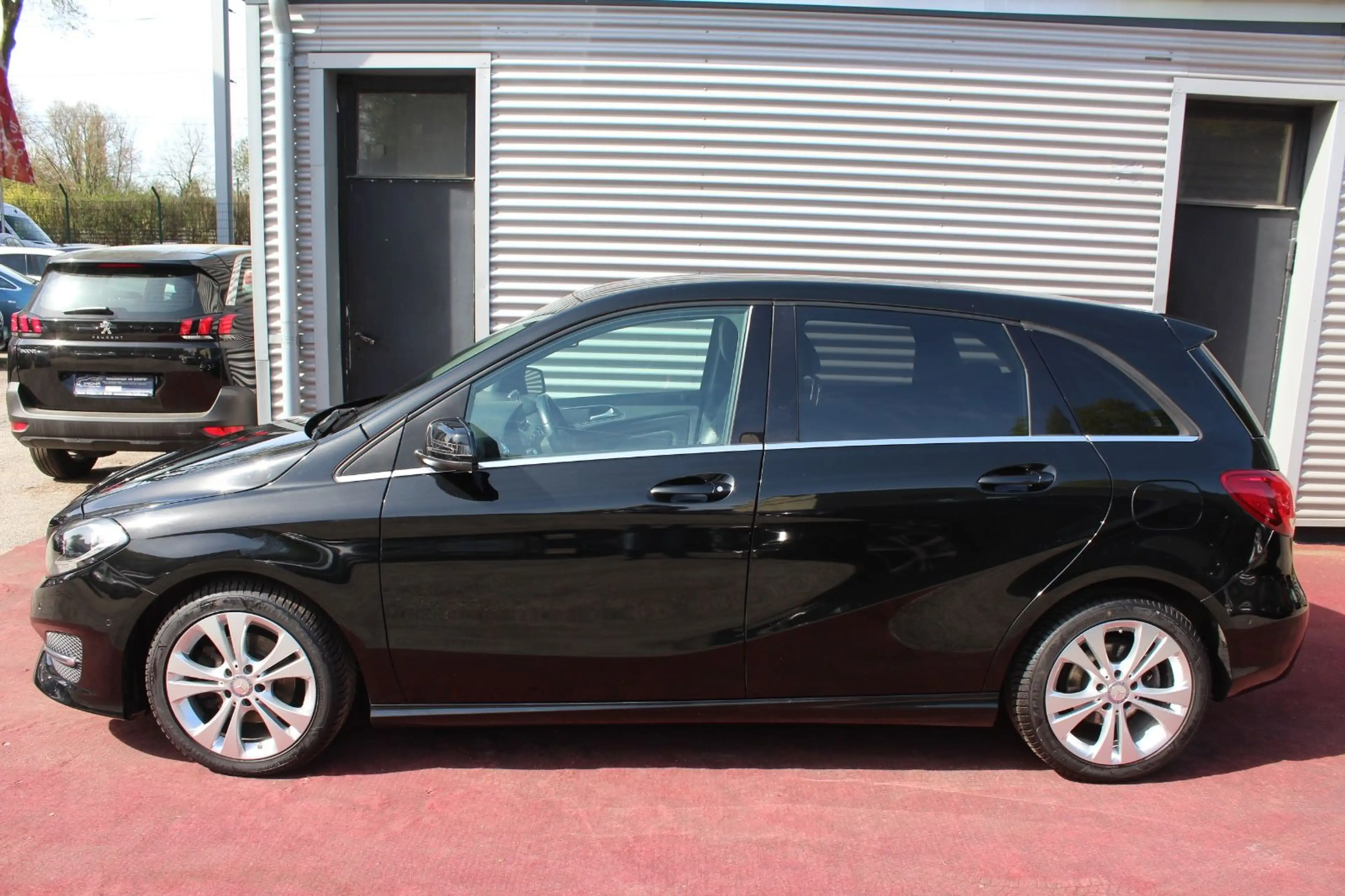 Mercedes-Benz B 180 URBAN KLIMA NAVI PDC 17.ZOLL ALU 2.Hd — photo 4