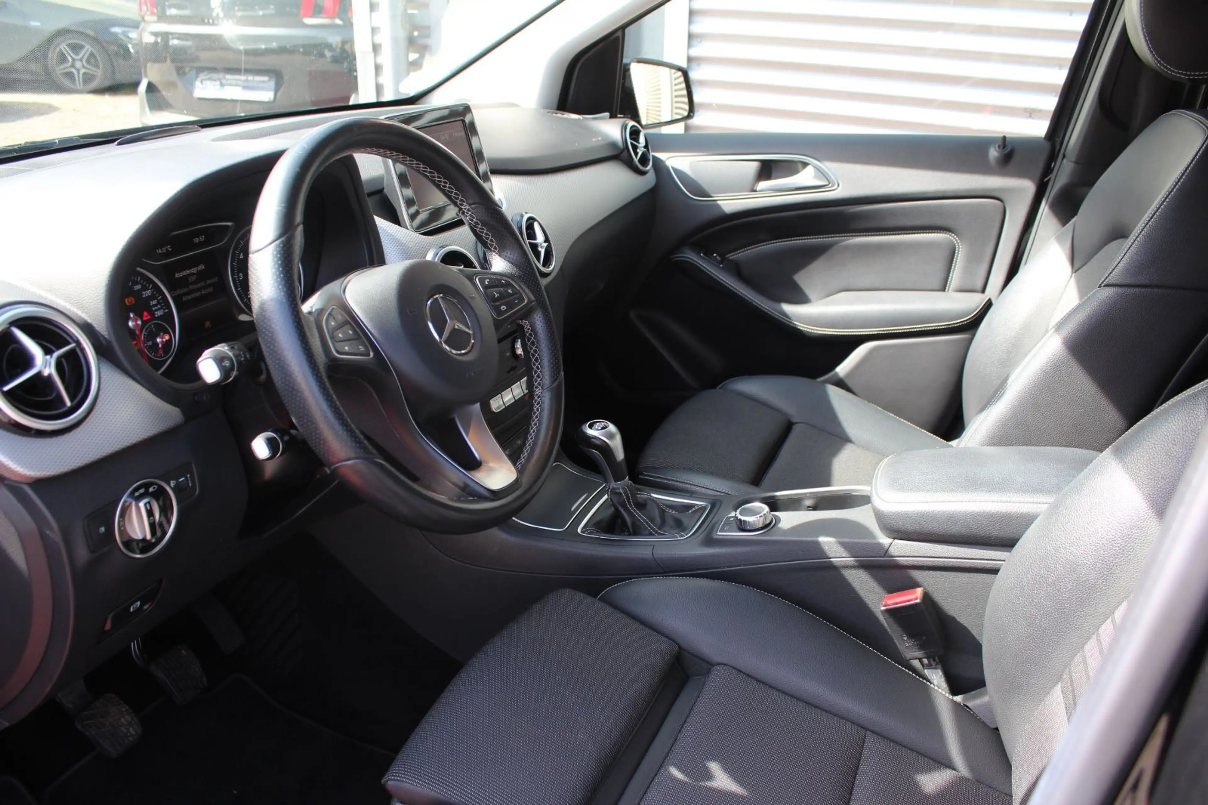 Mercedes-Benz B 180 URBAN KLIMA NAVI PDC 17.ZOLL ALU 2.Hd — photo 12