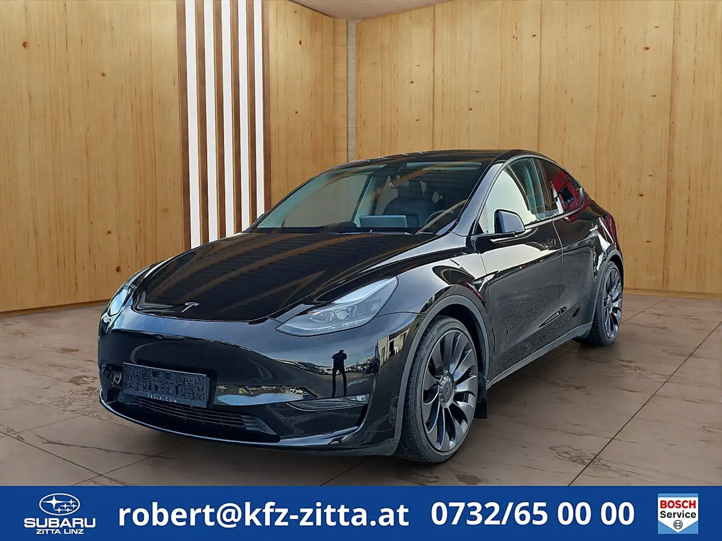 Tesla Model Y Performance AWD Schwarz - 1