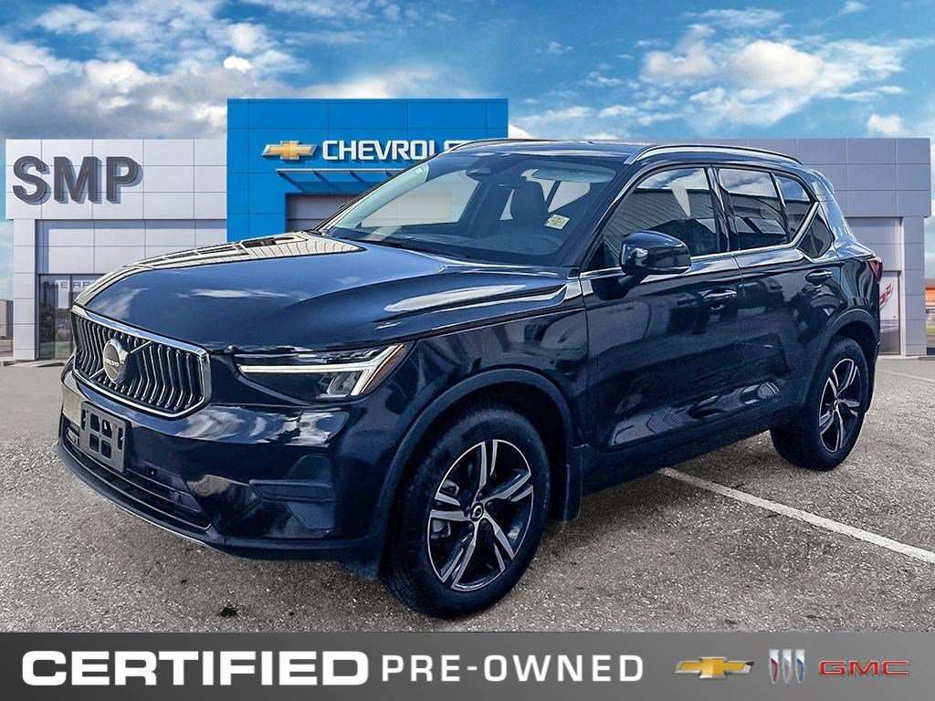 2025 Volvo XC40 Core Bright Theme | AWD | Heated Seats | Pwr Lift