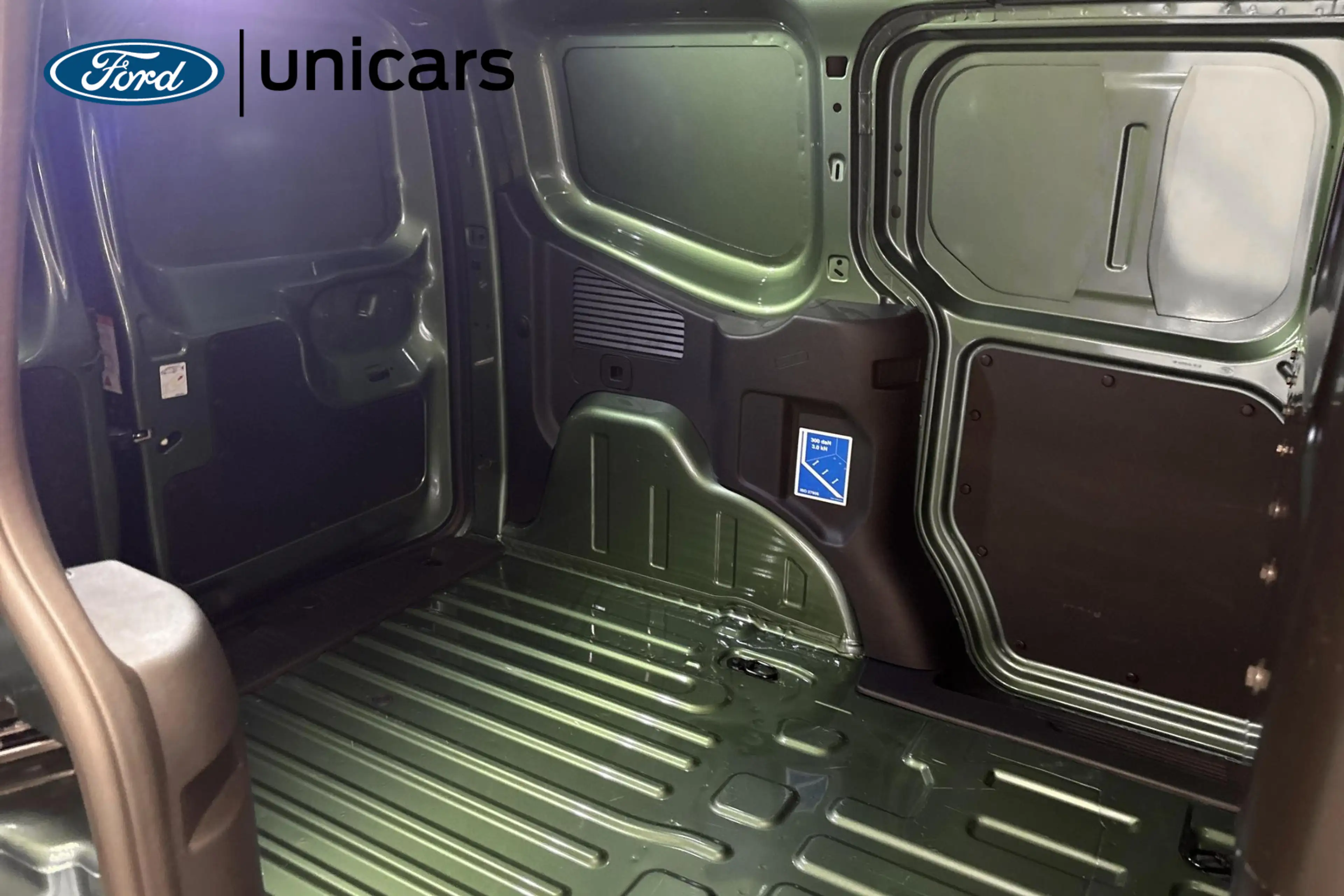 Ford Transit Courier 43kWh 100kW Limited — photo 7