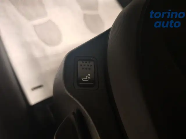 Jeep Renegade view 9