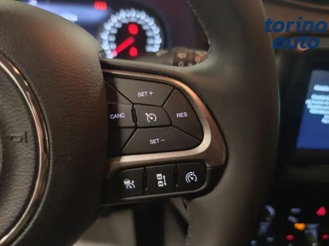 Jeep Renegade view 13