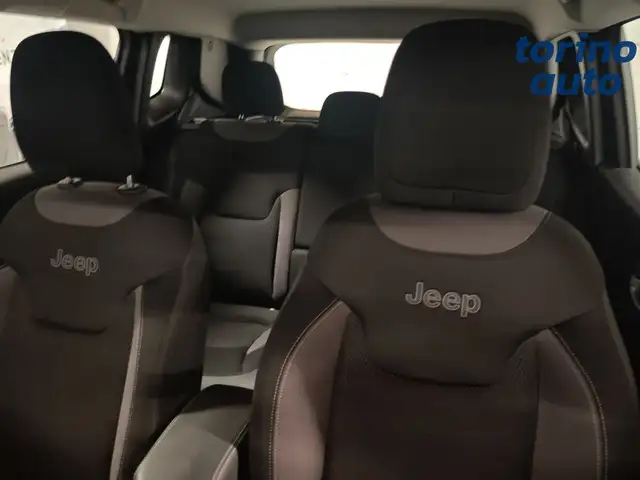 Jeep Renegade view 7