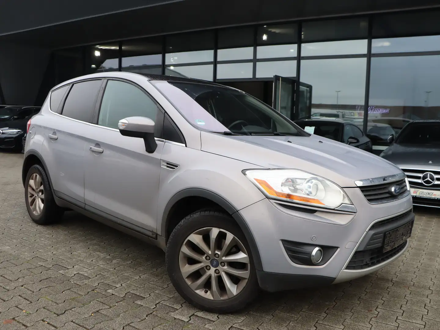 Ford Kuga 2.0 TDCI AWD INDIVIDUAL / AUTOMATIK / XENON Argintiu - 2