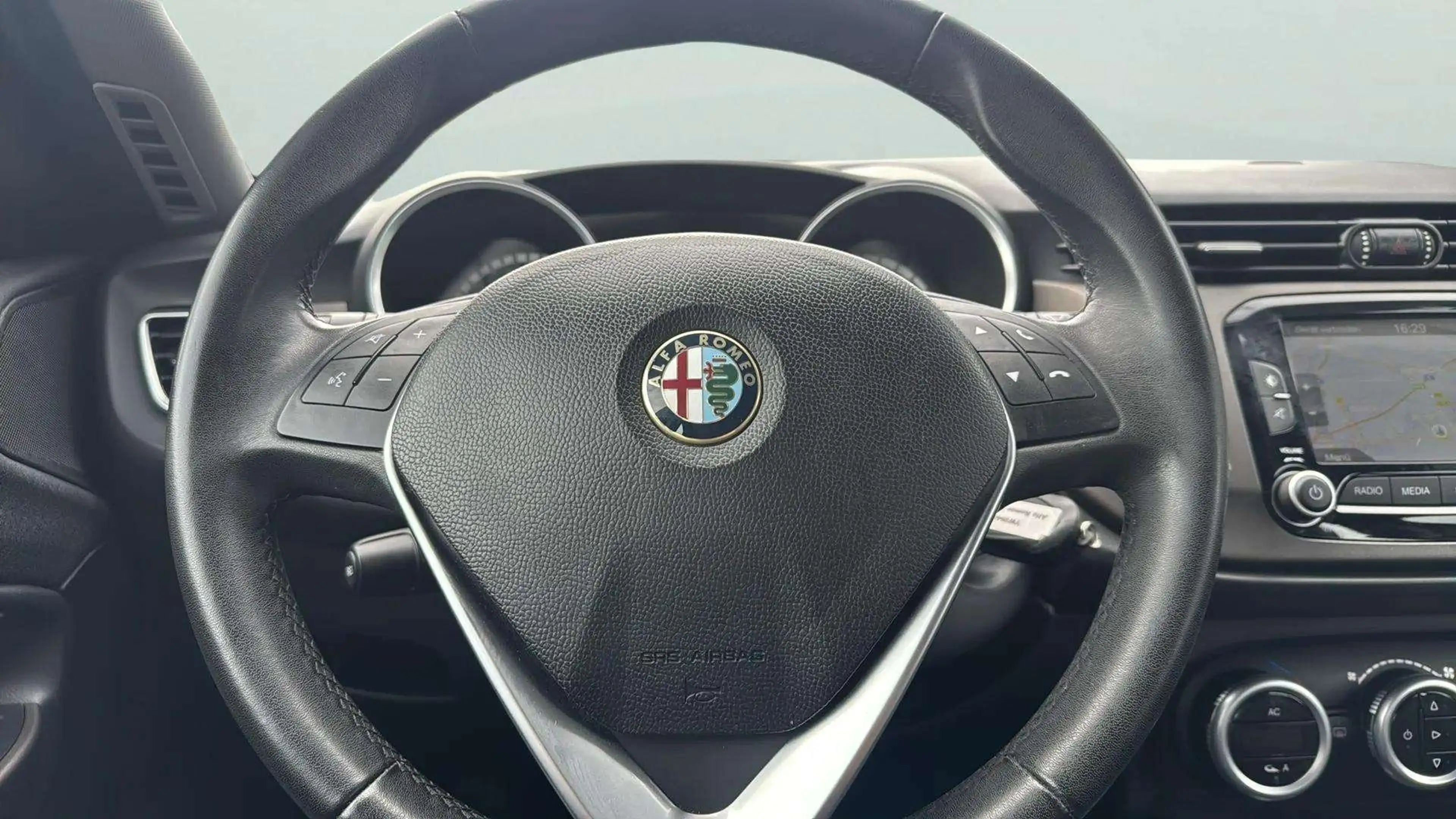Alfa Romeo Giulietta Turismo*Automatik*2.Hand*Temp.*Navi*BT*USB*AUX*ALU — photo 10