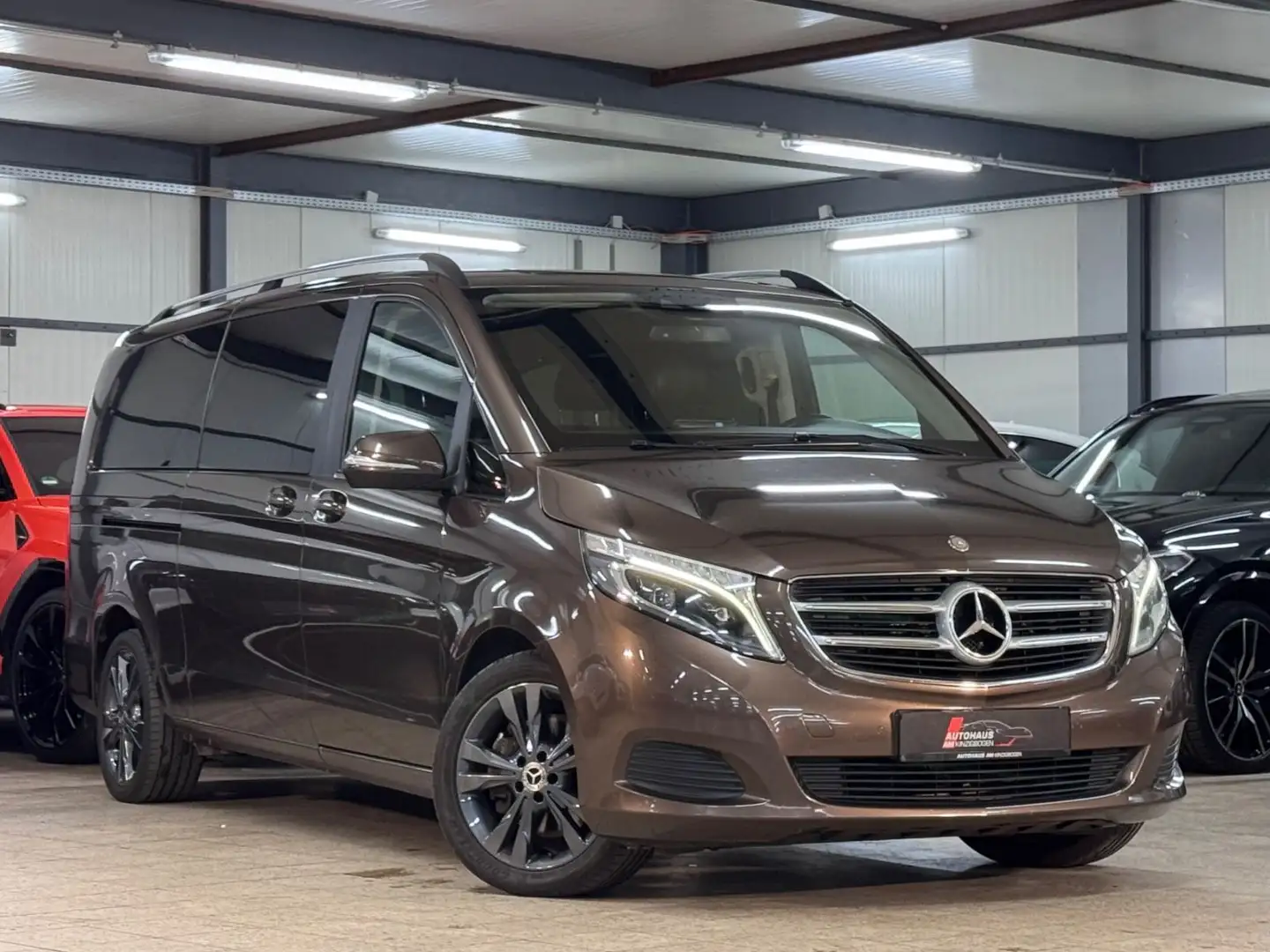 Mercedes-Benz V 250 d EXTRA LANG 4M*8SITZ*DESIGN*LED*KAM*STHZ Brun - 1