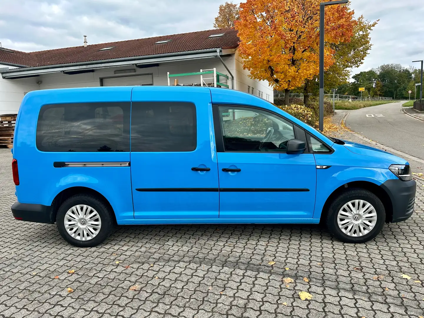 Volkswagen Caddy Maxi Kombi BMT*1 Hand*Leder*AHK* Blau - 2
