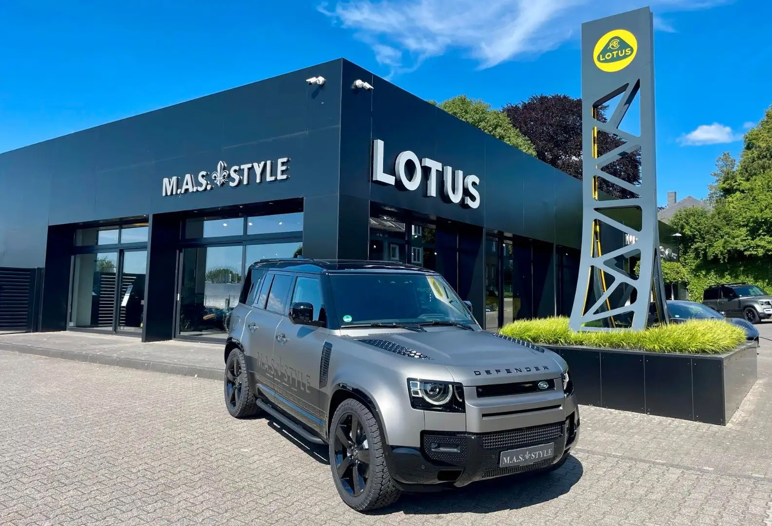 Land Rover Defender 110 X-Dynamic HSE by M.A.S. STYLE Silber - 1