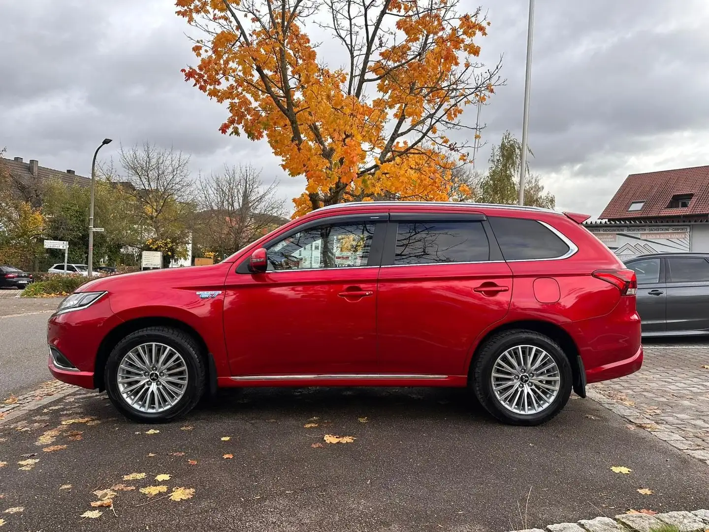 Mitsubishi Outlander PHEV Plus Spirit 4WD Rot - 2
