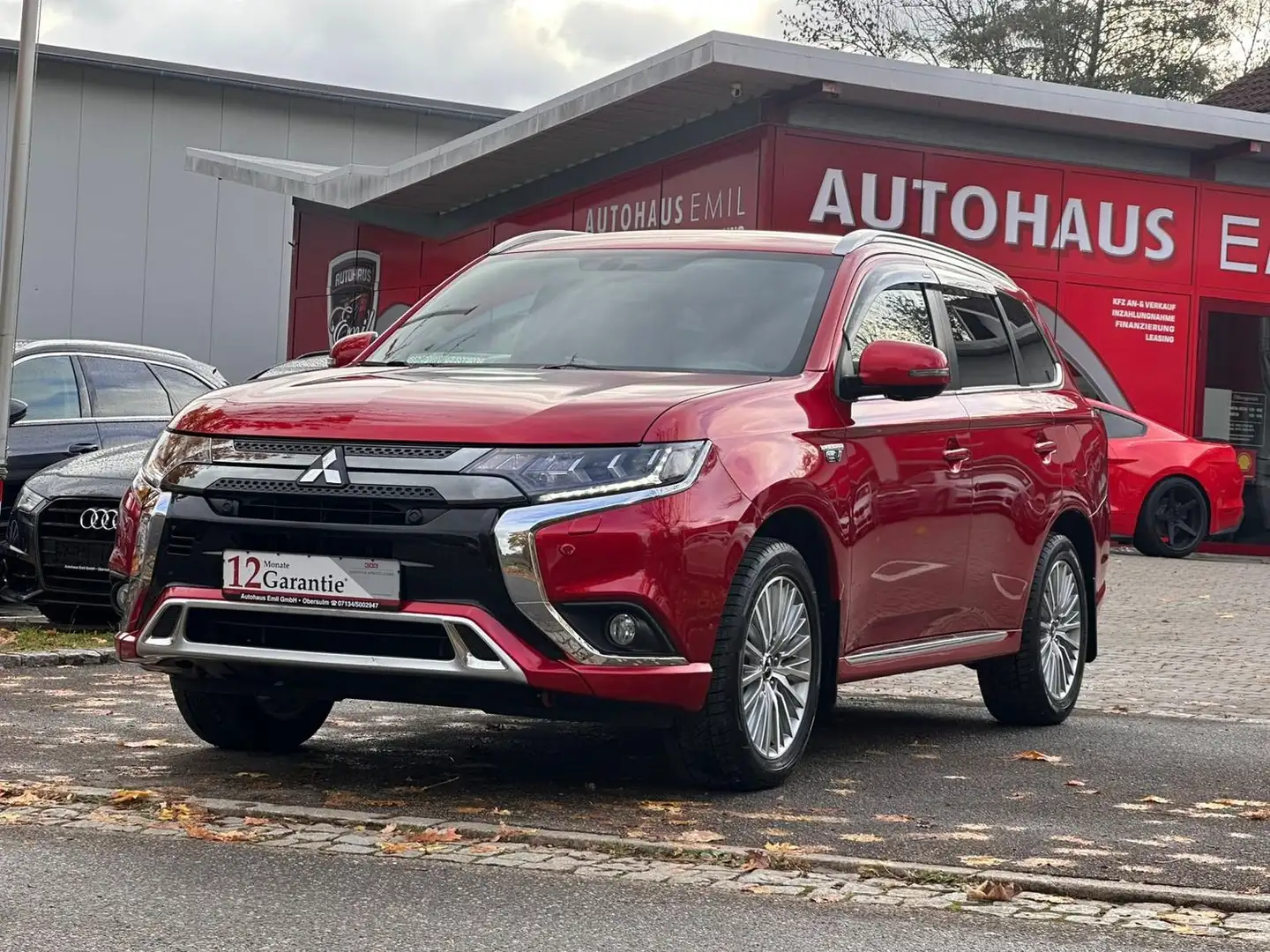 Mitsubishi Outlander PHEV Plus Spirit 4WD Rot - 1