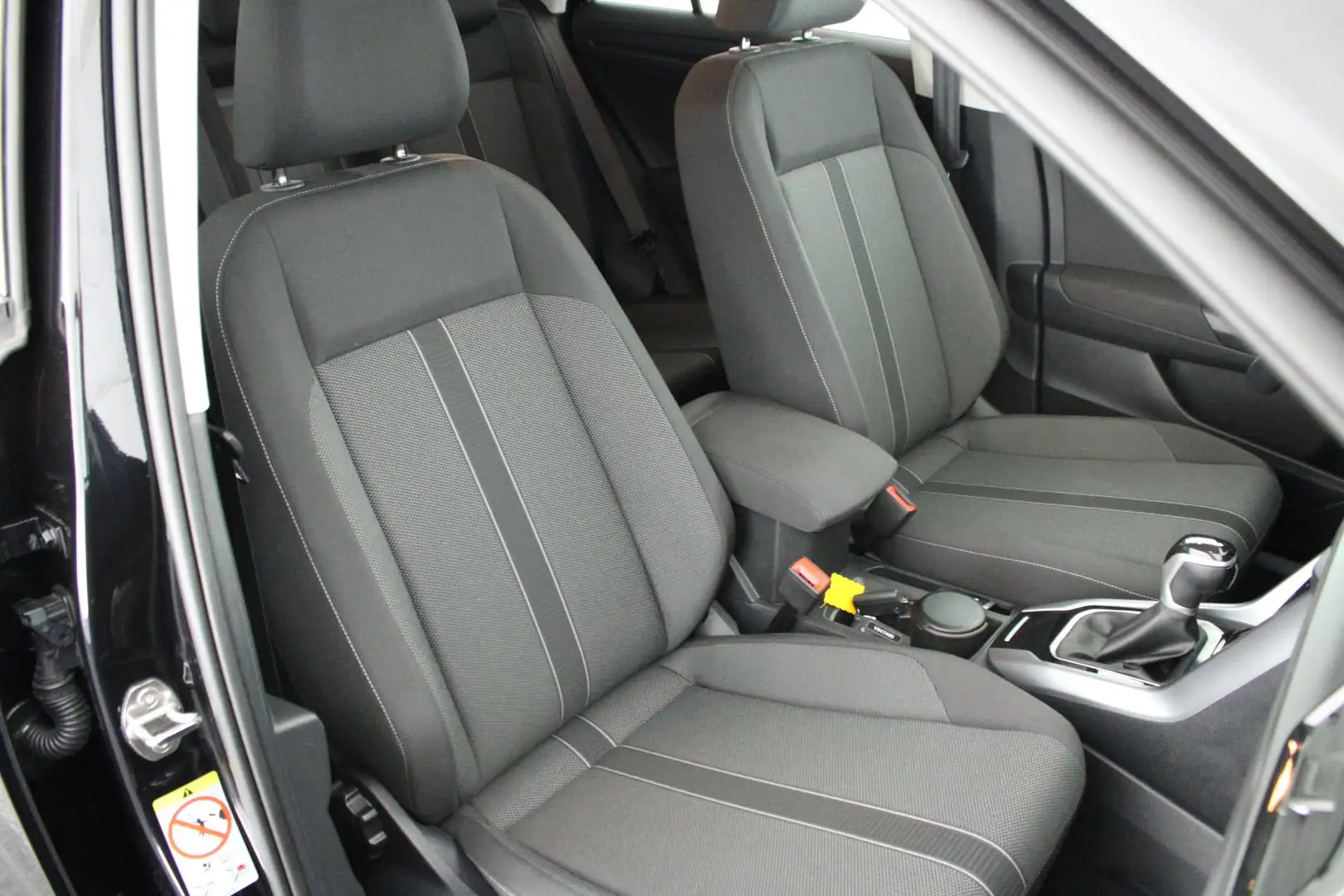 Volkswagen T-Roc 1.5 TSI 150pk DSG Life Edition Camera Navigatie AC Noir - 2