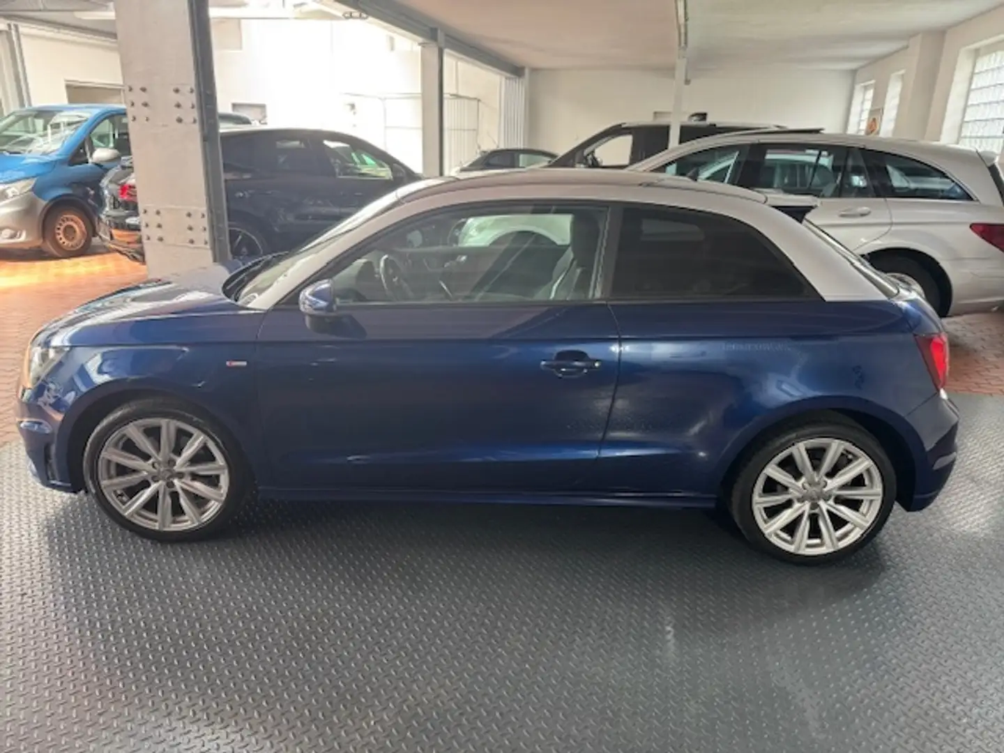 Audi A1 Navi Klimaa. PDC Sportpaket ab 99.-€ monatlich Blau - 2