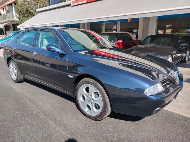 Alfa Romeo 166 166 2.5 V6 24v Distinctive 188cv