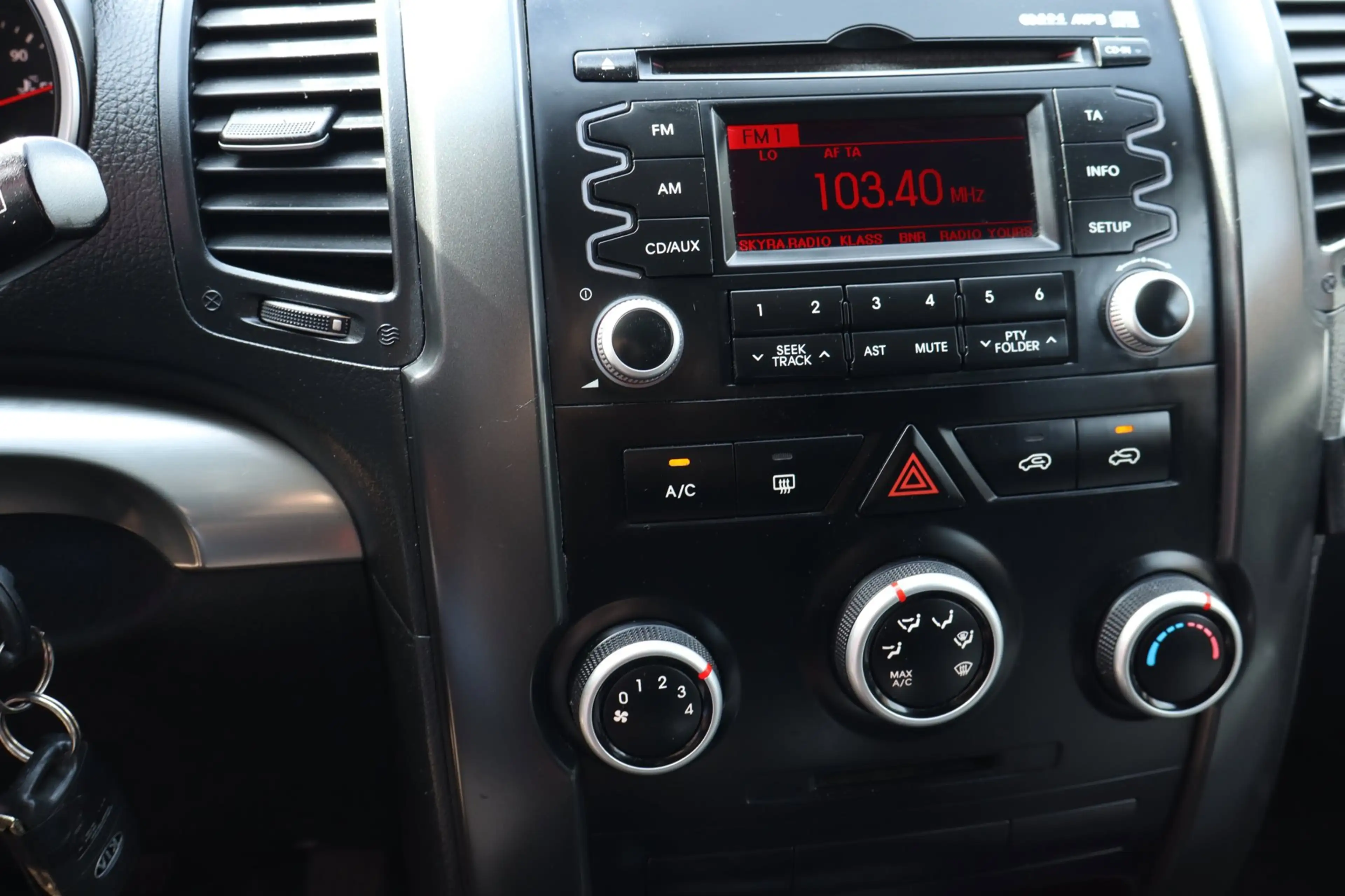 Kia Sorento 2.4 X-tra , AIRCO, TREKHAAK — photo 11