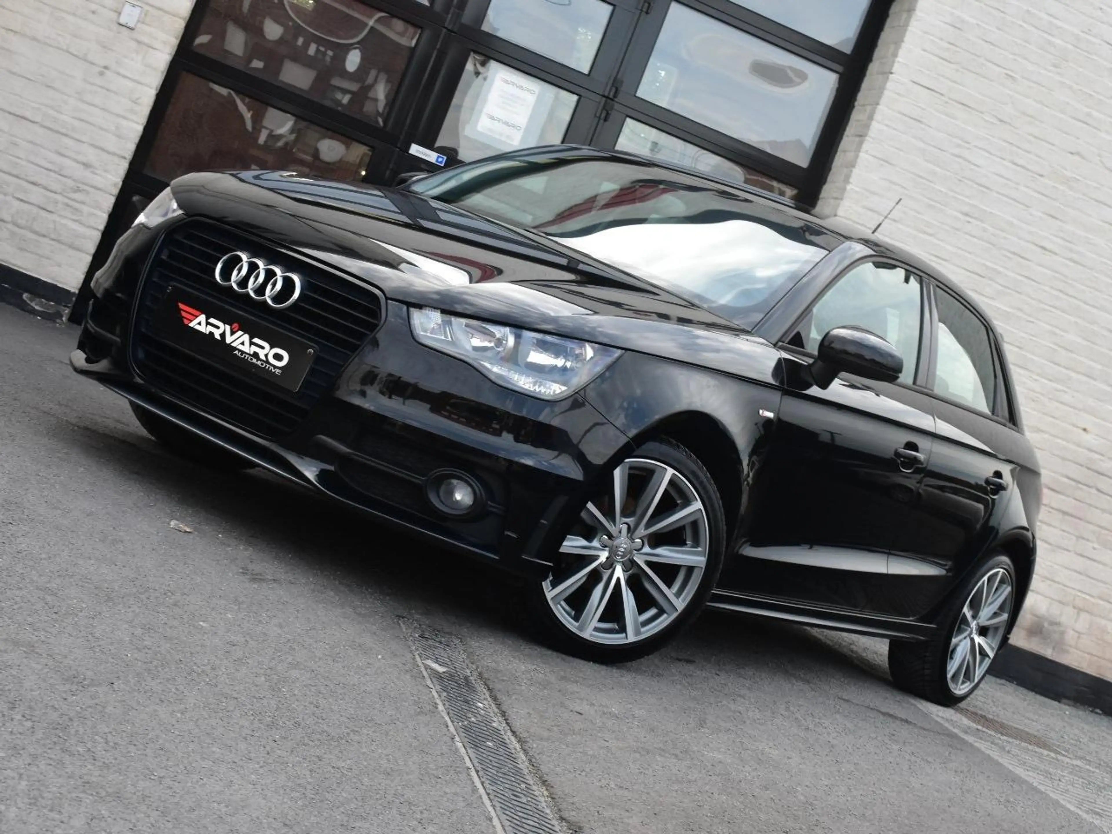 Audi A1 1.2 TFSI S line / Navi / PDC / Verw Zetels / 1e Eig / Garantie