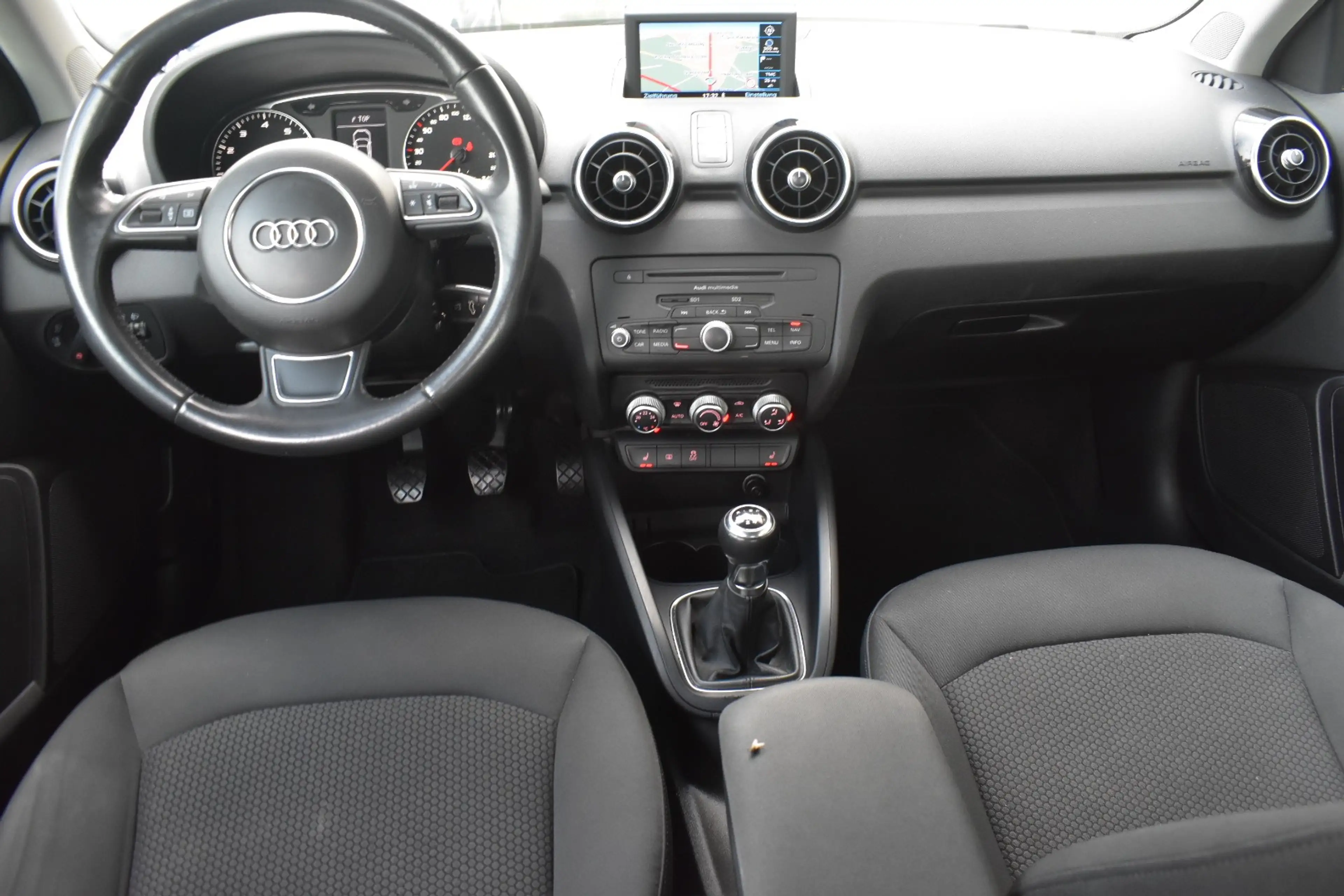 Audi A1 1.2 TFSI S line / Navi / PDC / Verw Zetels / 1e Eig / Garantie — photo 15