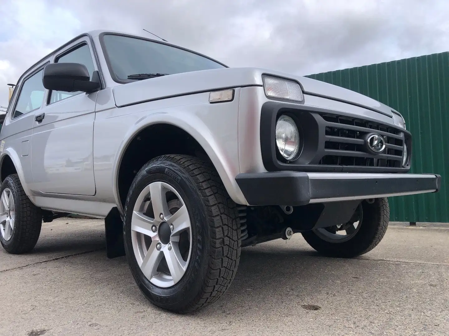 Lada Niva NIVA LEGEND "PREMIUM PLUS"! AET-Kollektion 2025! Argent - 2