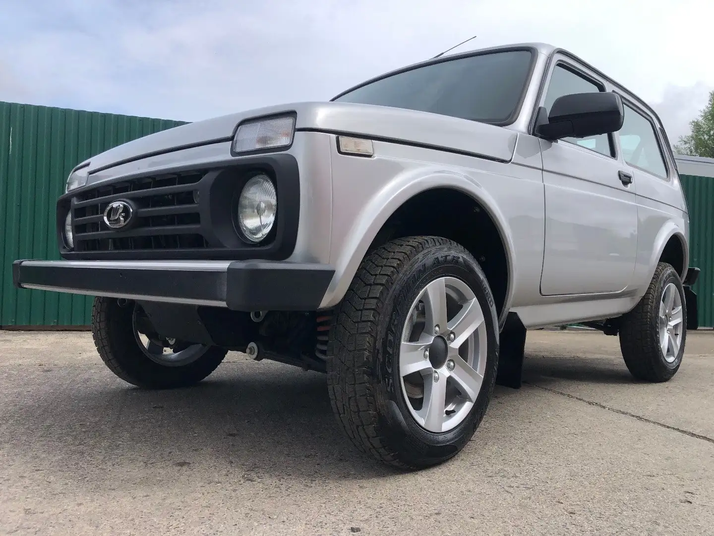 Lada Niva NIVA LEGEND "PREMIUM PLUS"! AET-Kollektion 2025! Argent - 1