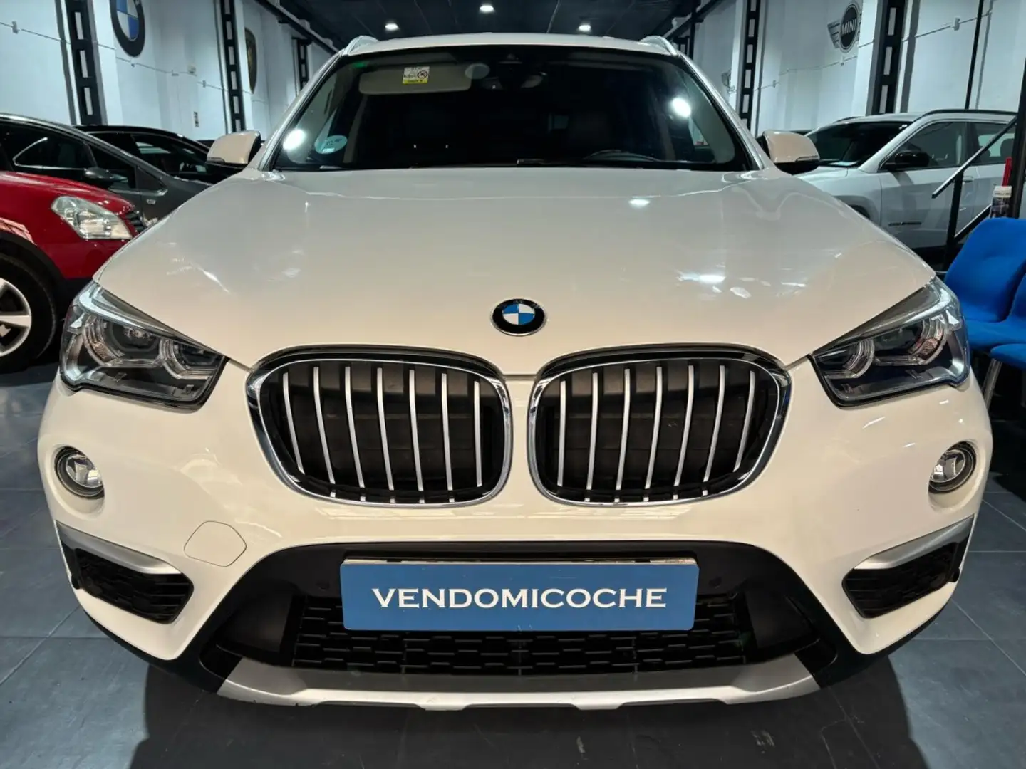 BMW X1 xDrive 18dA Blanc - 1