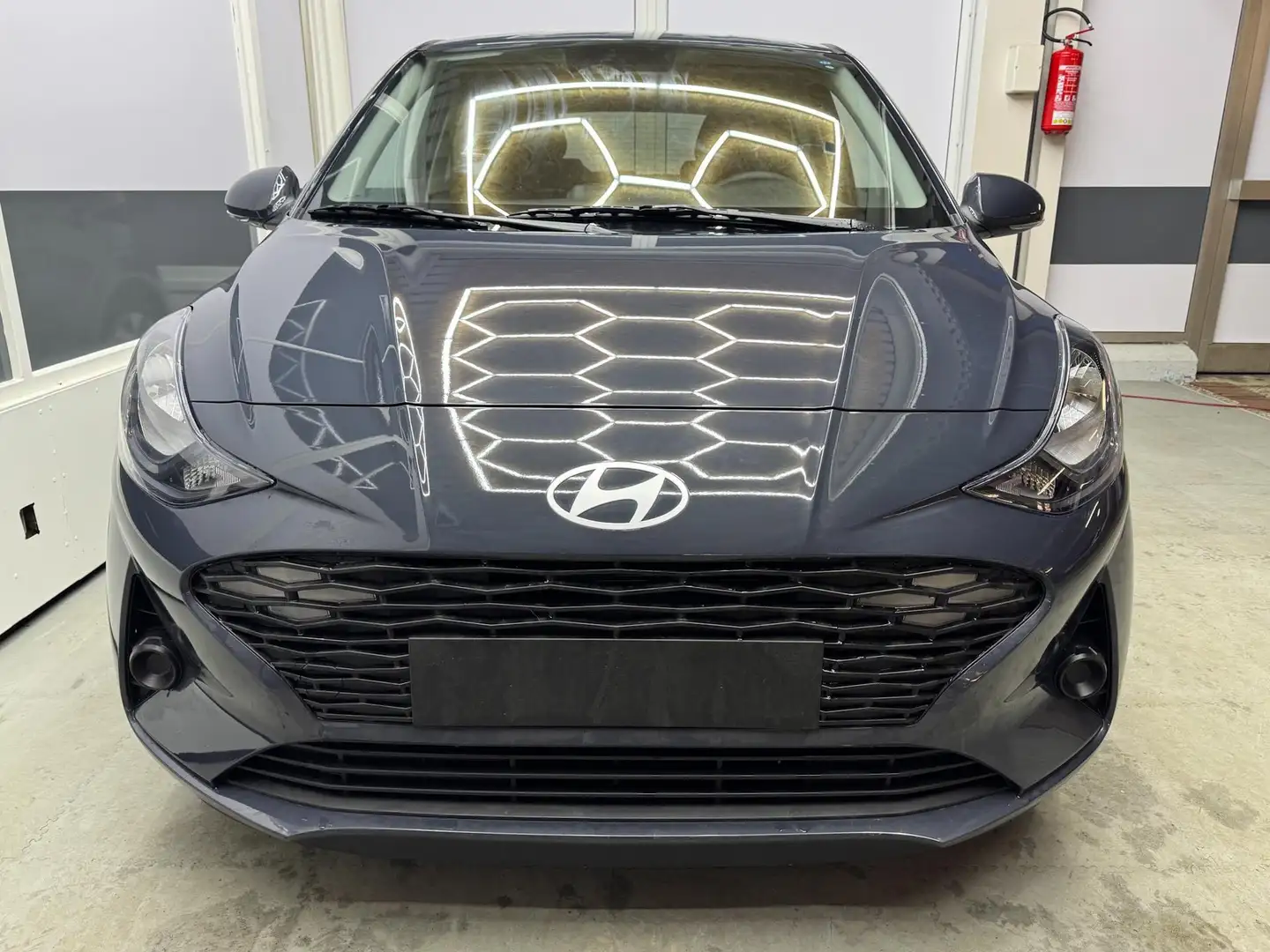 Hyundai i10 STYLE AUT NAVI SHZ RFK TEMPOMAT 1.2 57,9kW/79PS... Grau - 2