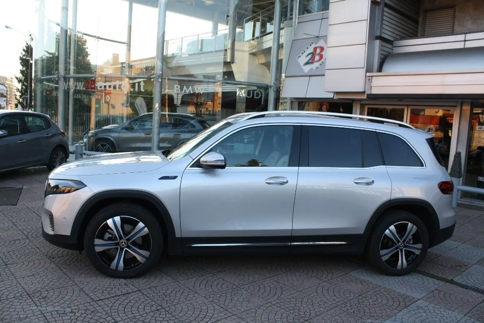 Mercedes-Benz EQB 250 Sport Plus Gris - 2
