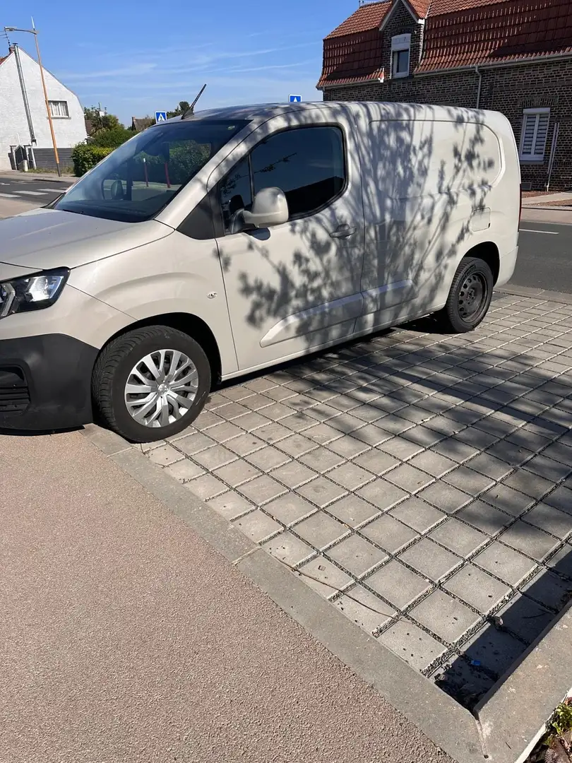 Peugeot Partner FOURGON LONG 950 KG BLUEHDI 130 S&S EAT8 ASPHALT Beżowy - 2