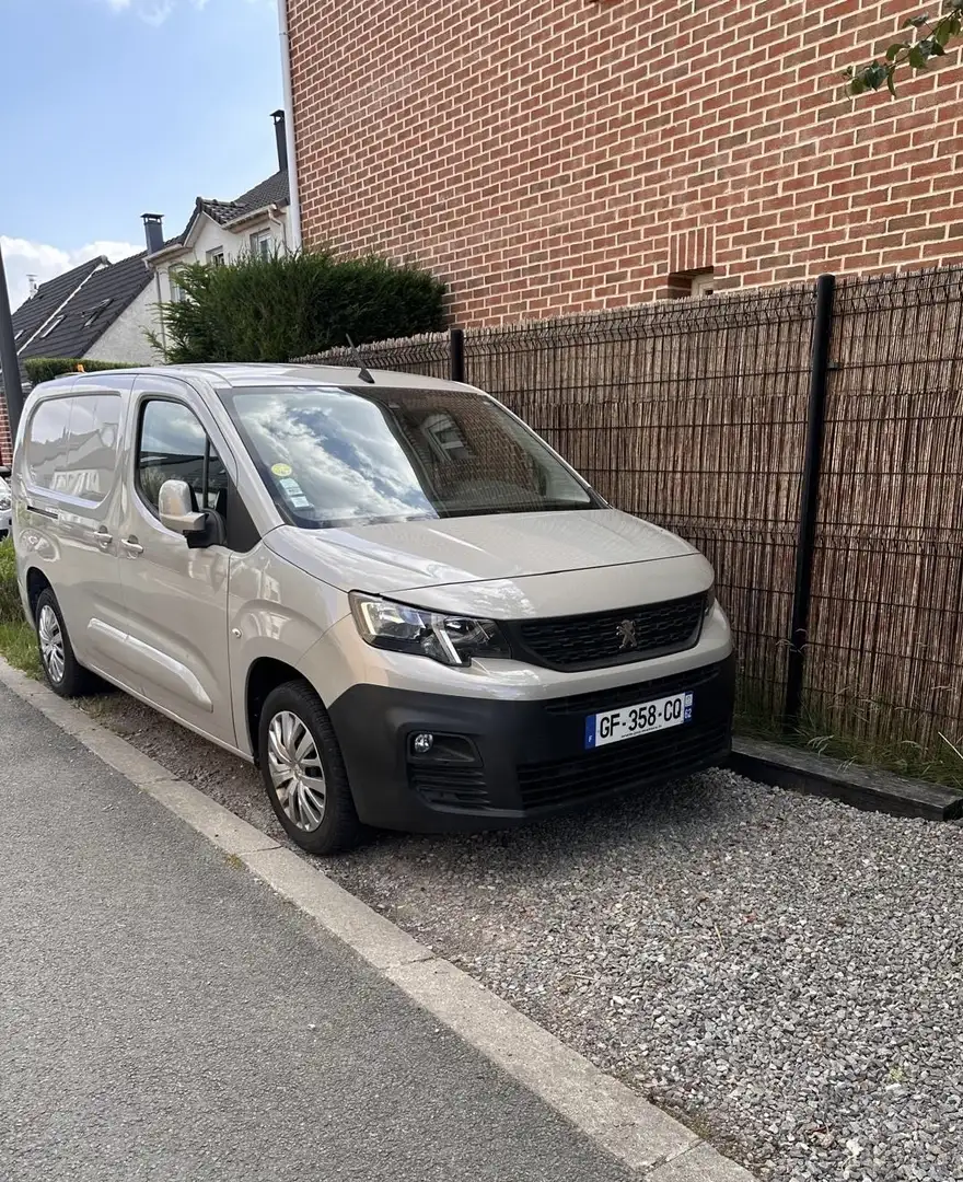 Peugeot Partner FOURGON LONG 950 KG BLUEHDI 130 S&S EAT8 ASPHALT Beżowy - 1
