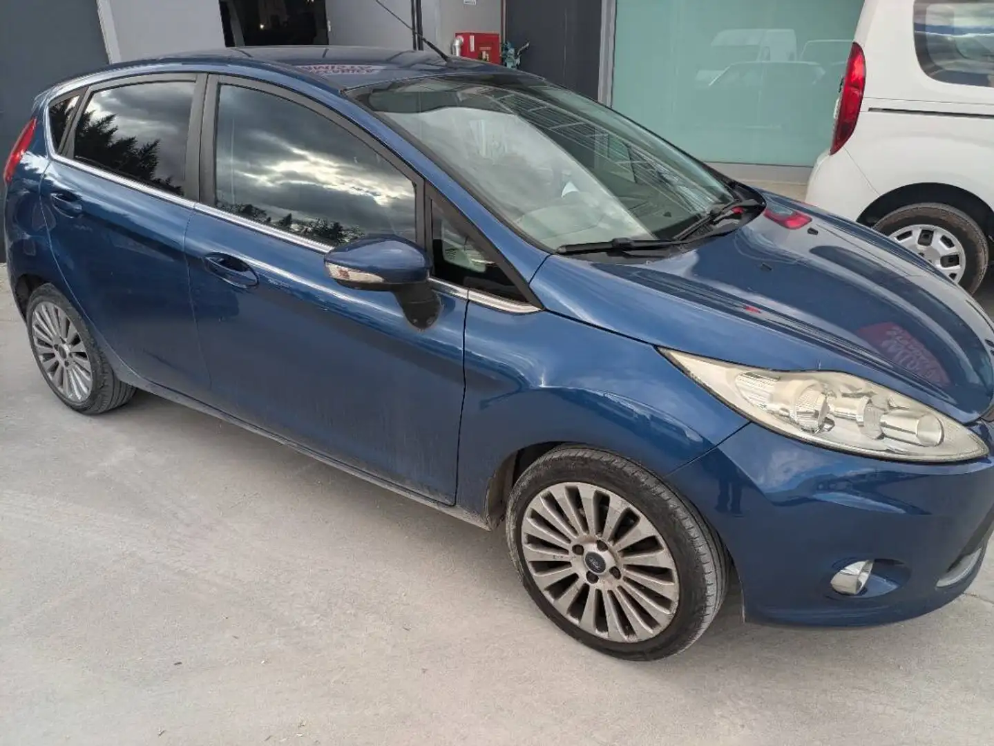 Ford Fiesta 1.4 tdci + 5p - 2