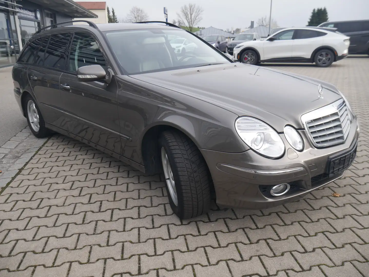 Mercedes-Benz E 280 E 280 T NAVI Bi-Xenon Schiebedach Memory Leder PDC Grau - 2