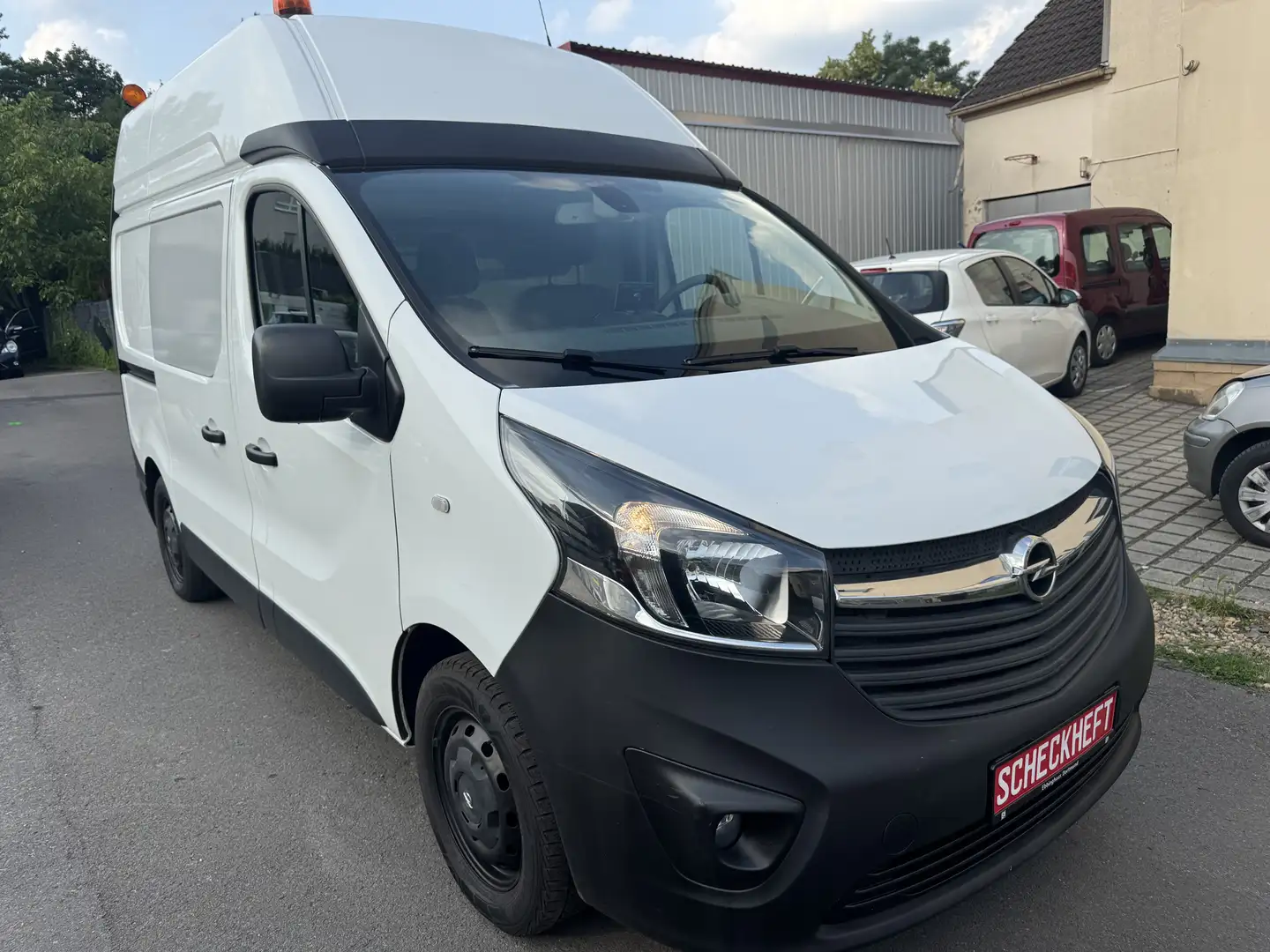 Opel Vivaro Kasten L1H1  2,9t/1.Hand/Scheckheft/Navi/Klima/AHK Weiß - 2
