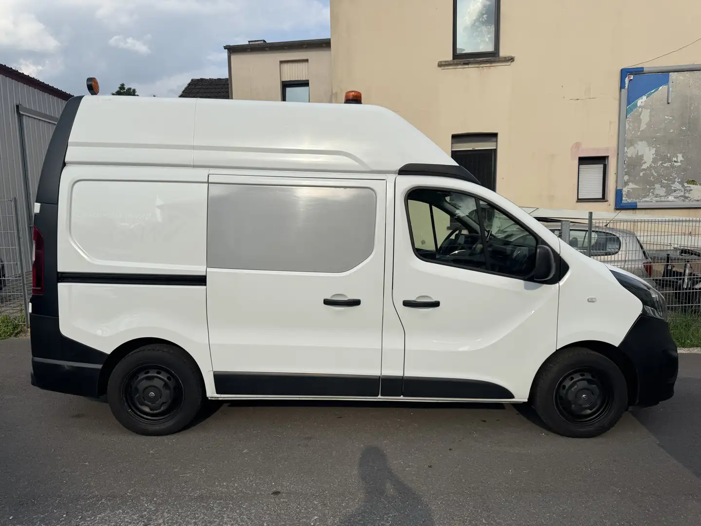 Opel Vivaro Kasten L1H1  2,9t/1.Hand/Scheckheft/Navi/Klima/AHK Weiß - 1