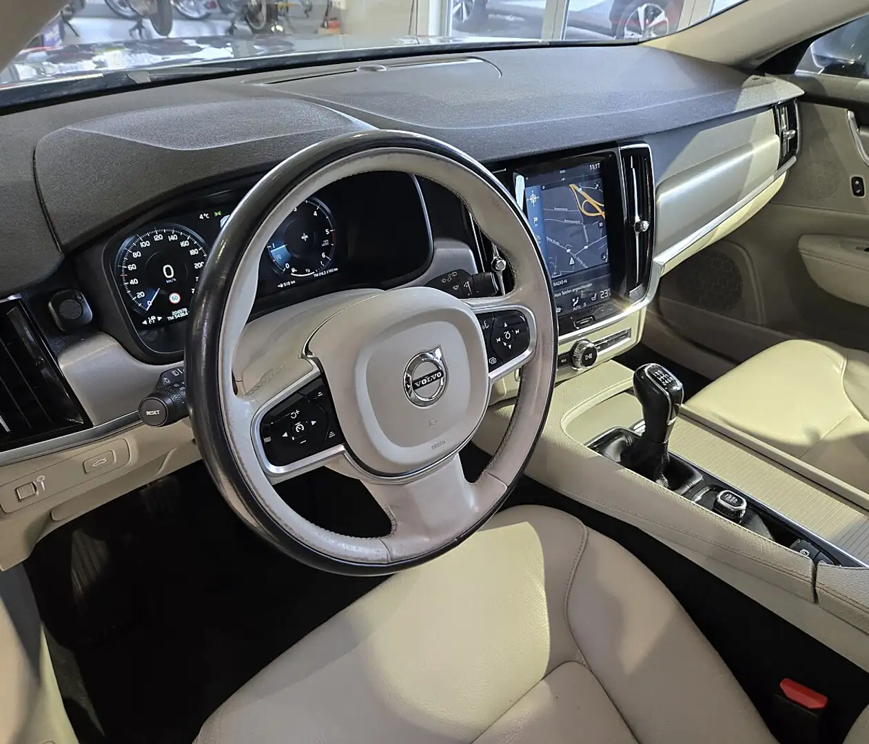 Volvo V90 D4 Momentum --TOLLE AUSSTATTUNG-- Blau - 2
