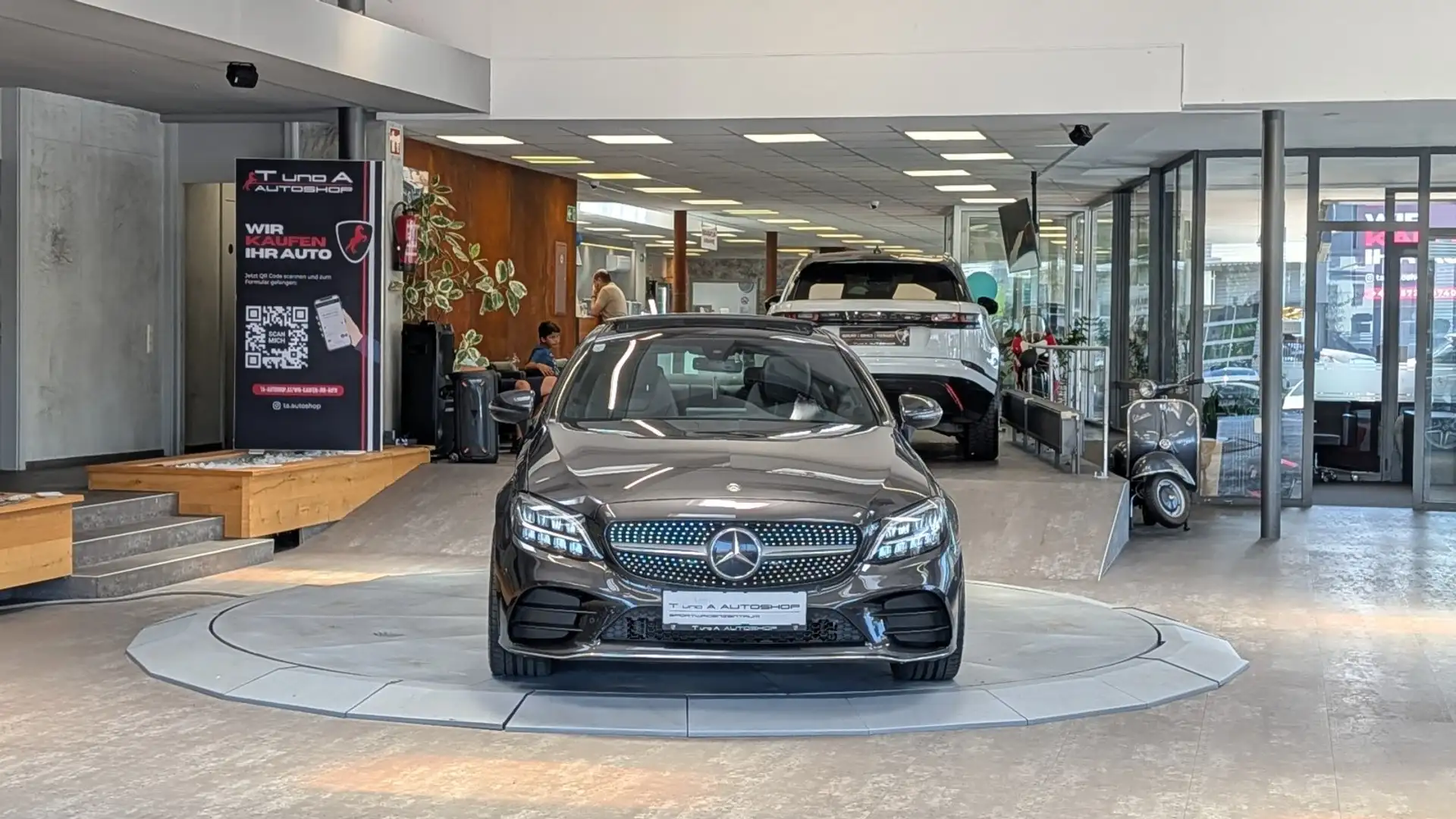 Mercedes-Benz C 220 d Coupe AMG-Paket Aut. *Pano*Kamera*Navi*19Zoll* Grau - 2