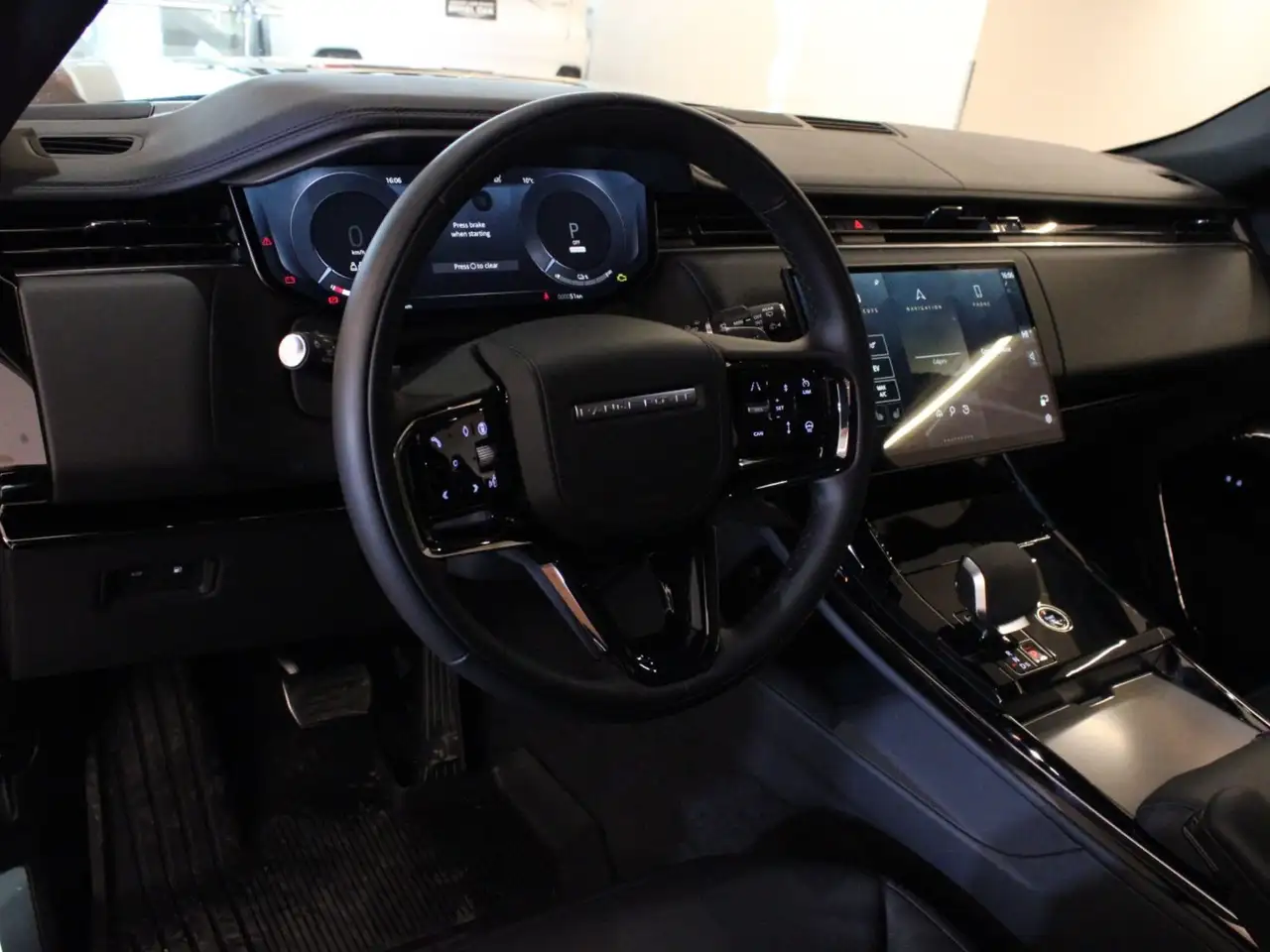 Land Rover Range Rover Sport снимка Land Rover Range Rover Sport