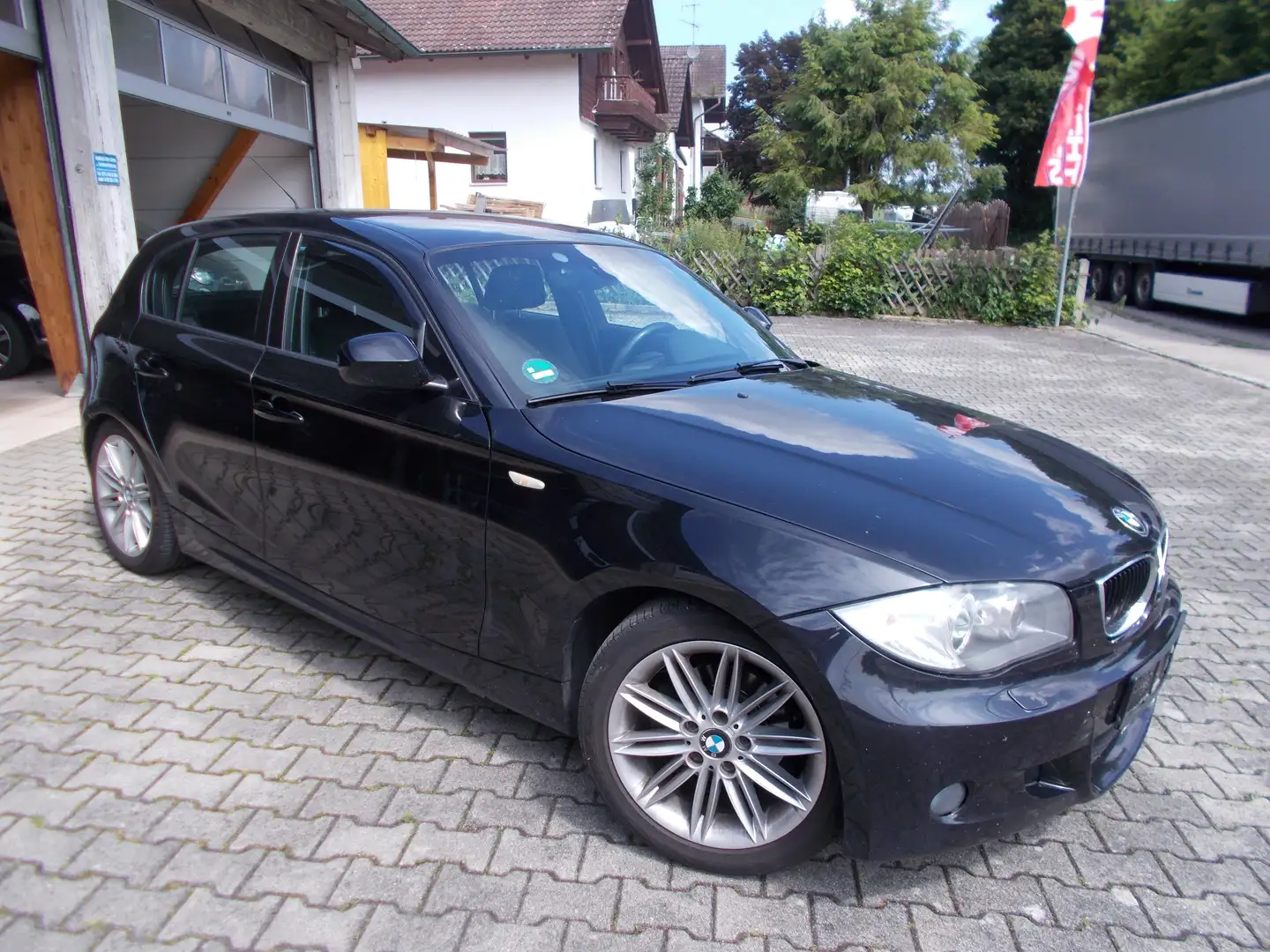 BMW 118 118d DPF Aut. Edition Sport Schwarz - 2