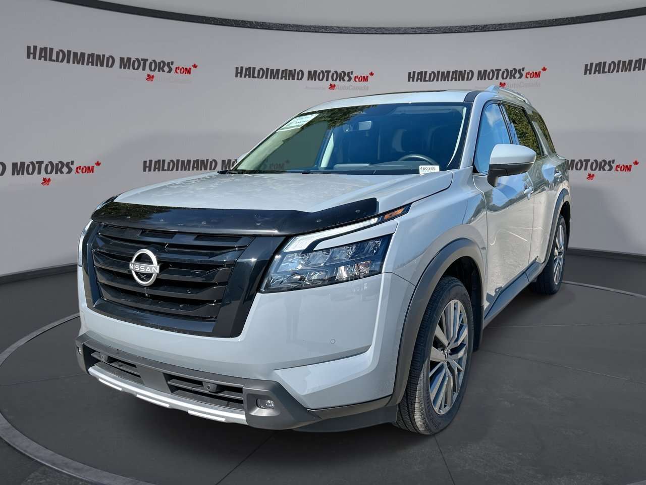 2025 Nissan Pathfinder SL 4WD | One owner | No accidents | Leather Seats