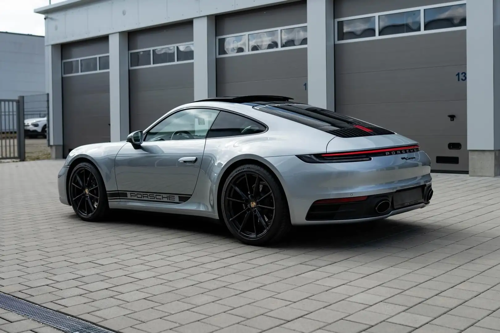 Porsche 911 *Coupe 3.0 Carrera aut TETTO+SCARICO+BOSE+APPROVED Zilver - 2