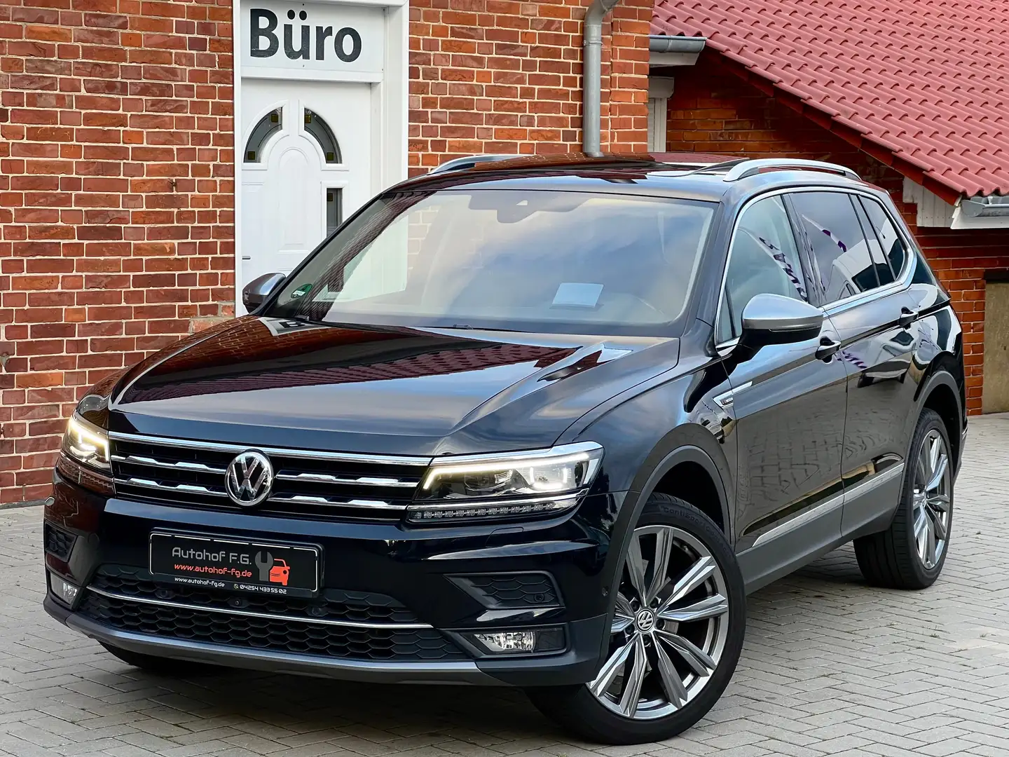 Volkswagen Tiguan Allspace Tiguan Allspace Highline 4Motion+*PANO/AHK/VOLL* Zwart - 1