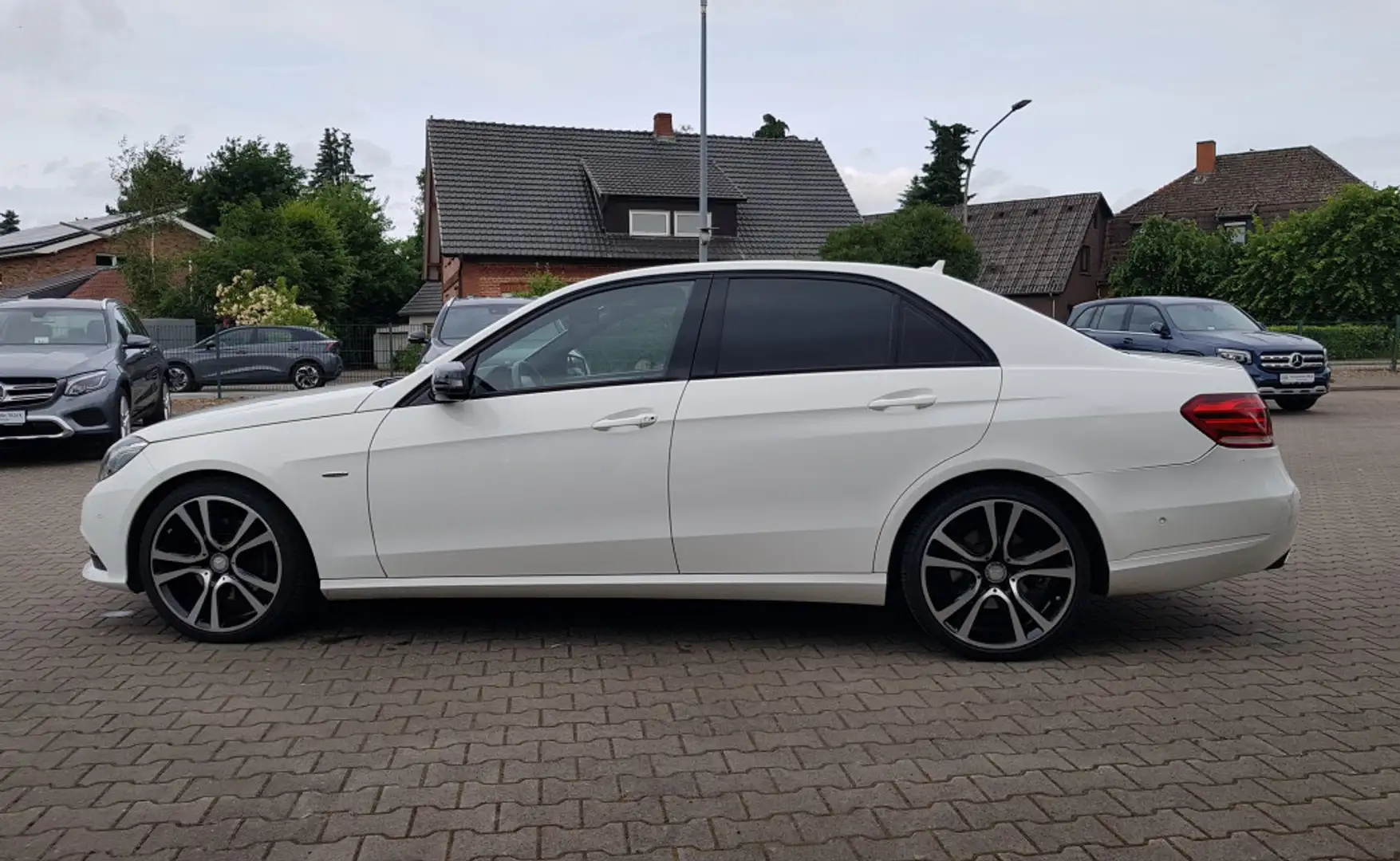 Mercedes-Benz E 300 CDi EditionE+Night+LED ILS+Leder+GSD+Comand Alb - 2