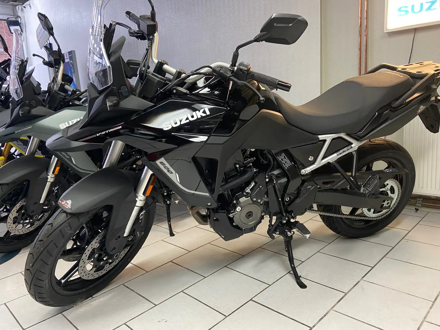 Suzuki V-Strom 800 Schwarz - 1