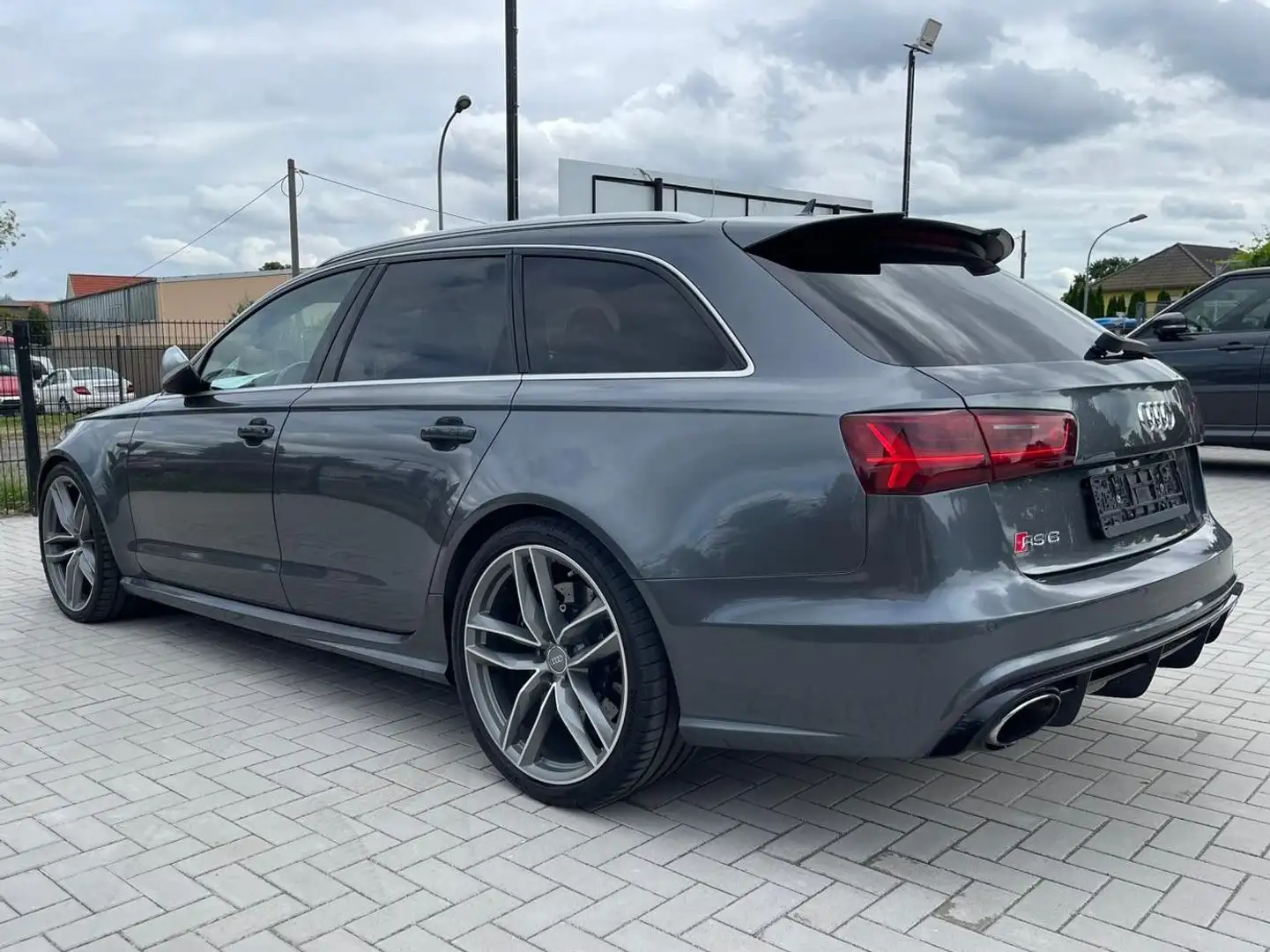 Audi RS6 Avant 4.0 TFSI Quattro Matrix*HUD*360°Kamera Grau - 2