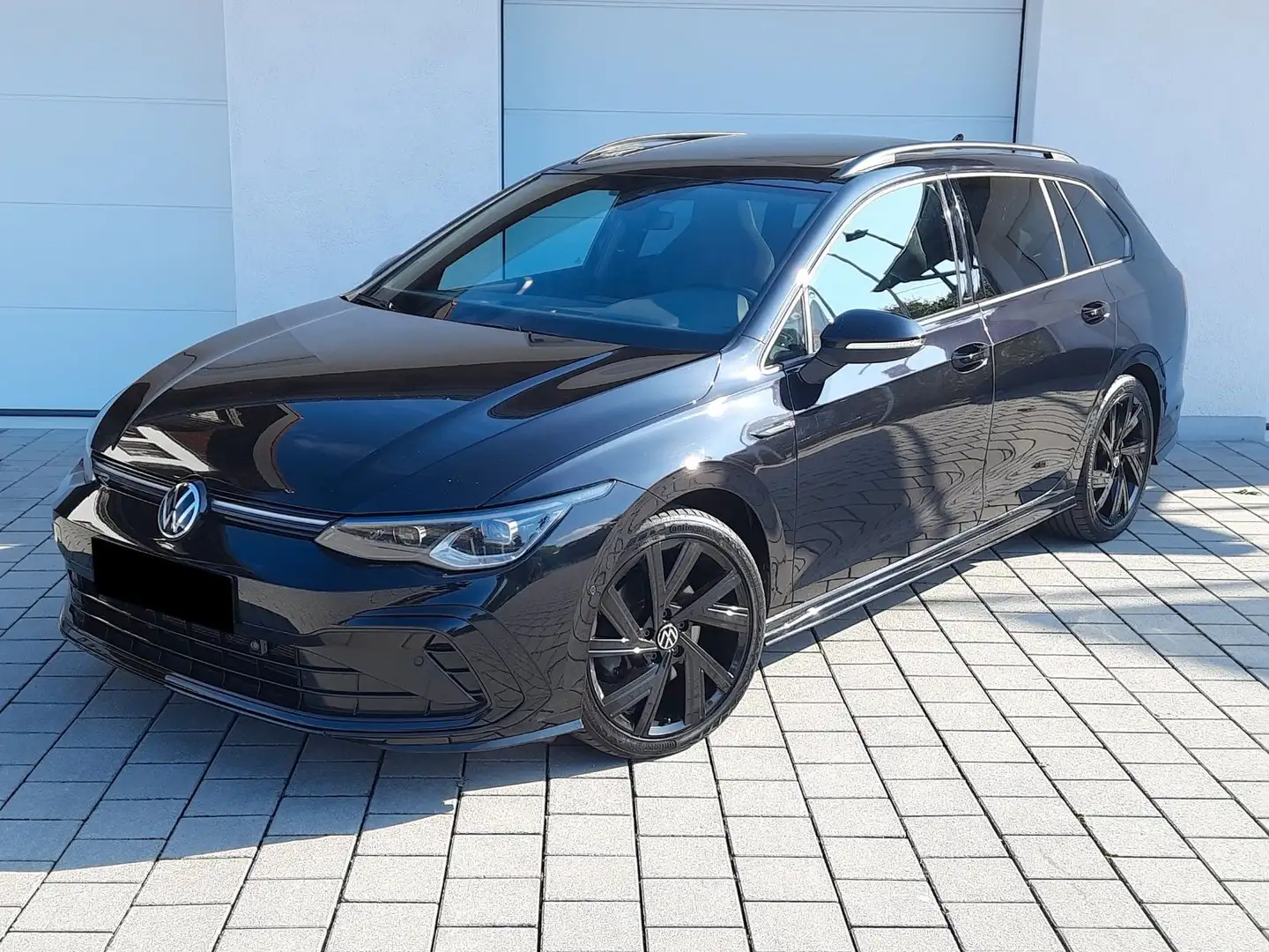 Volkswagen Golf 2.0TDI/DSG/R-Line/Pano/DigitalC./Kam/AHK Schwarz - 2