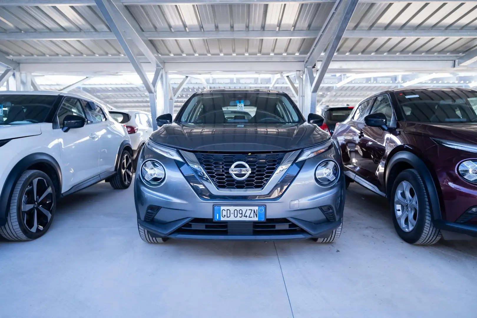 Nissan Juke 1.0 DIG-T 114 CV Acenta Czarny - 1