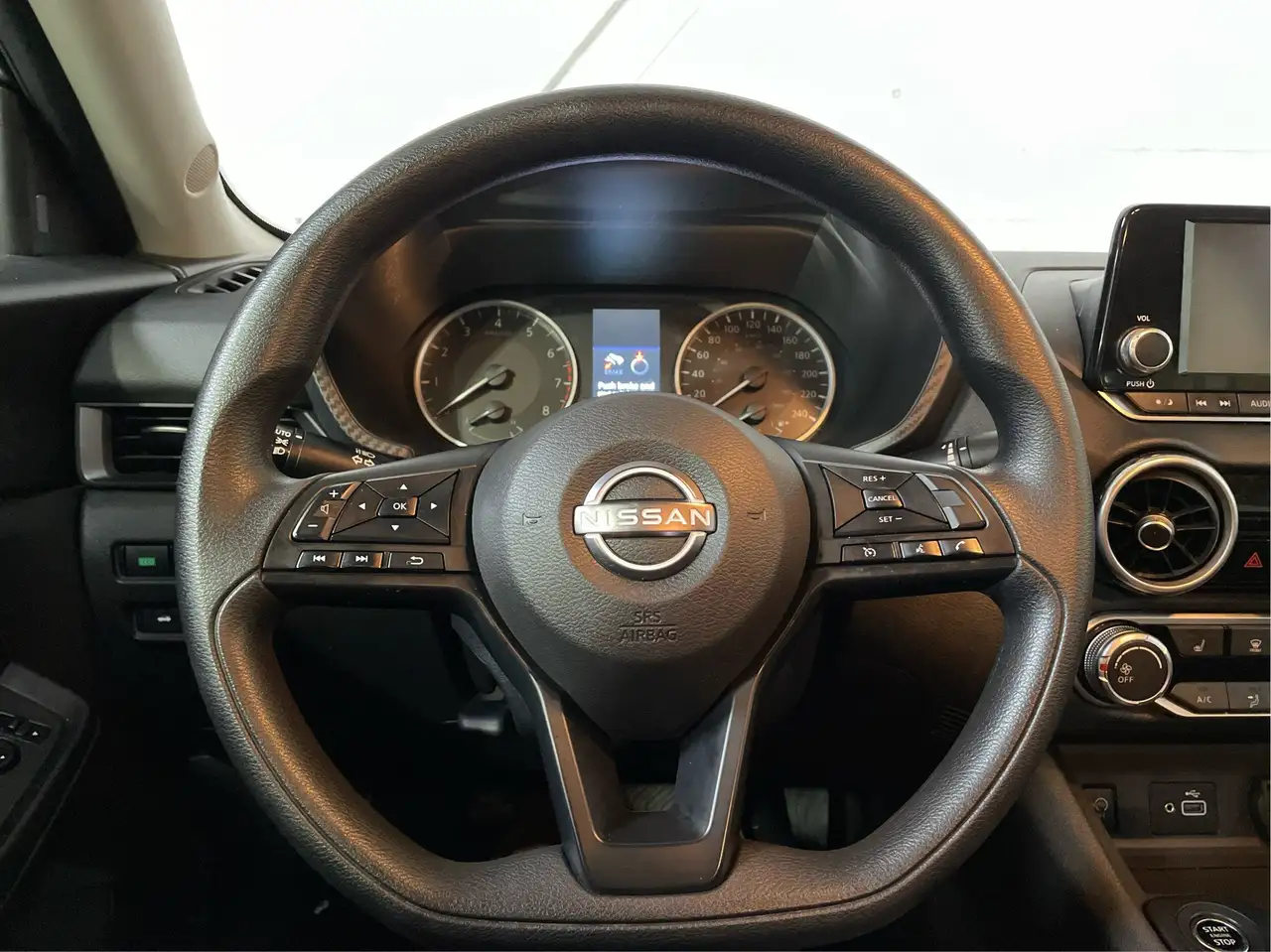 Nissan Sentra снимка Nissan Sentra