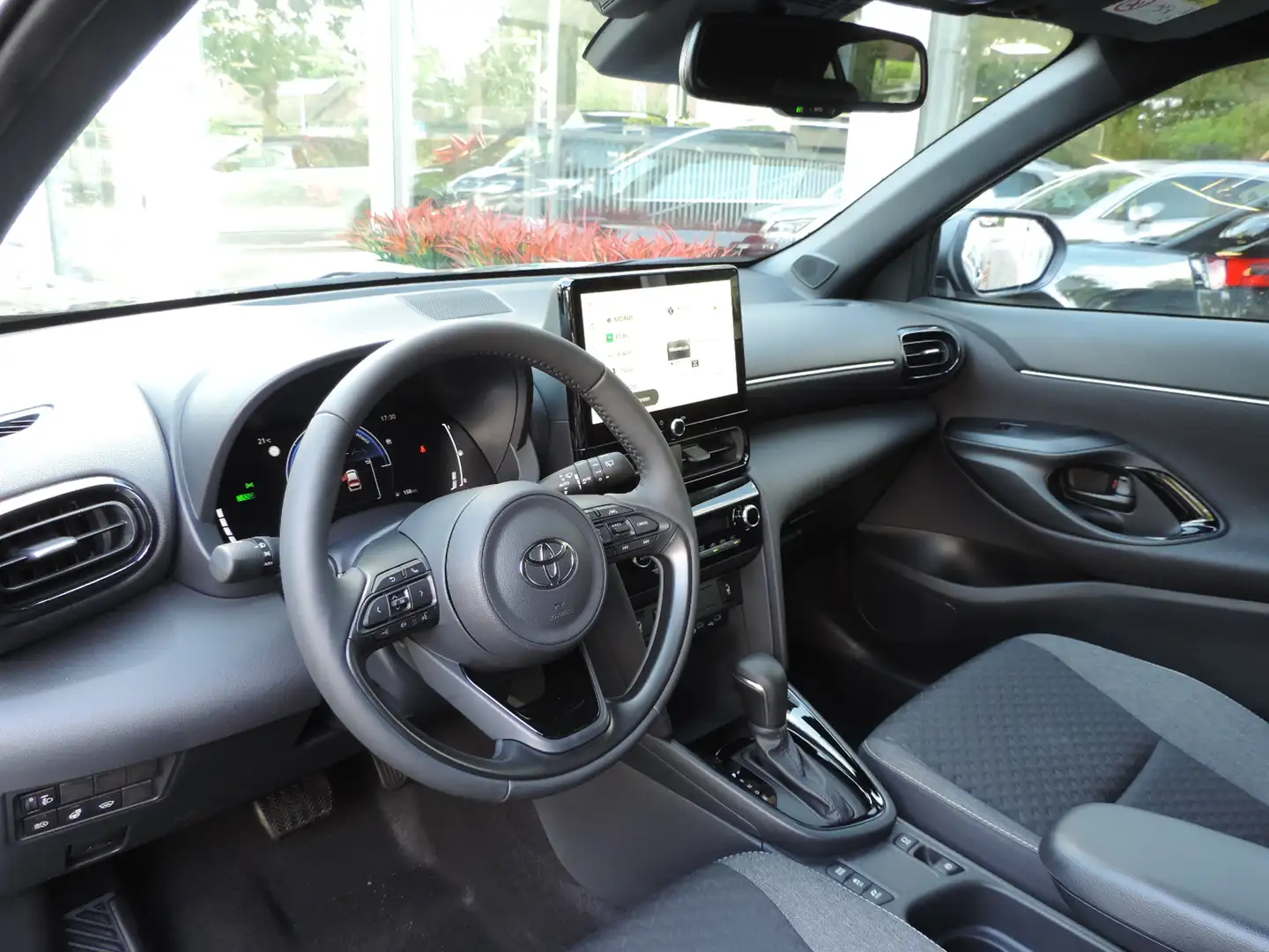 Toyota Yaris Cross 1.5 Hybrid (NIEUW) - Camera | Carplay | PDC v+a | Gris - 2
