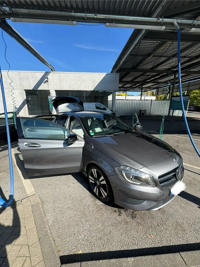 Mercedes-Benz A 180 amg line - 2