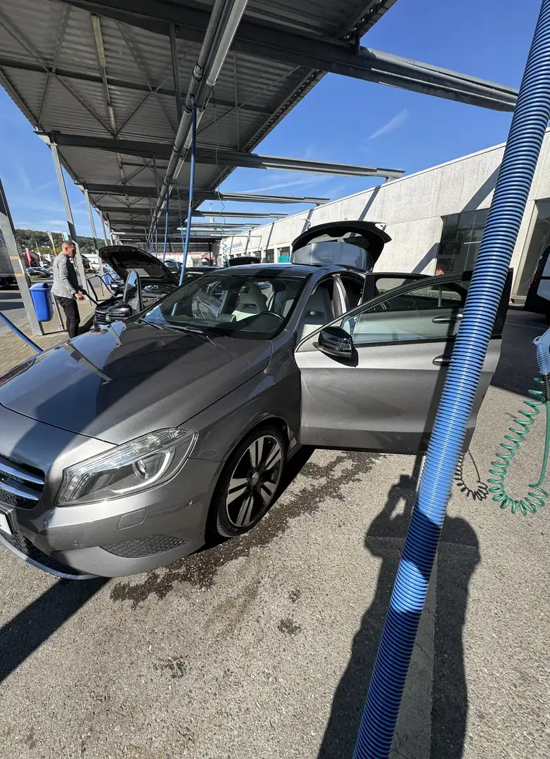 Mercedes-Benz A 180 amg line - 1