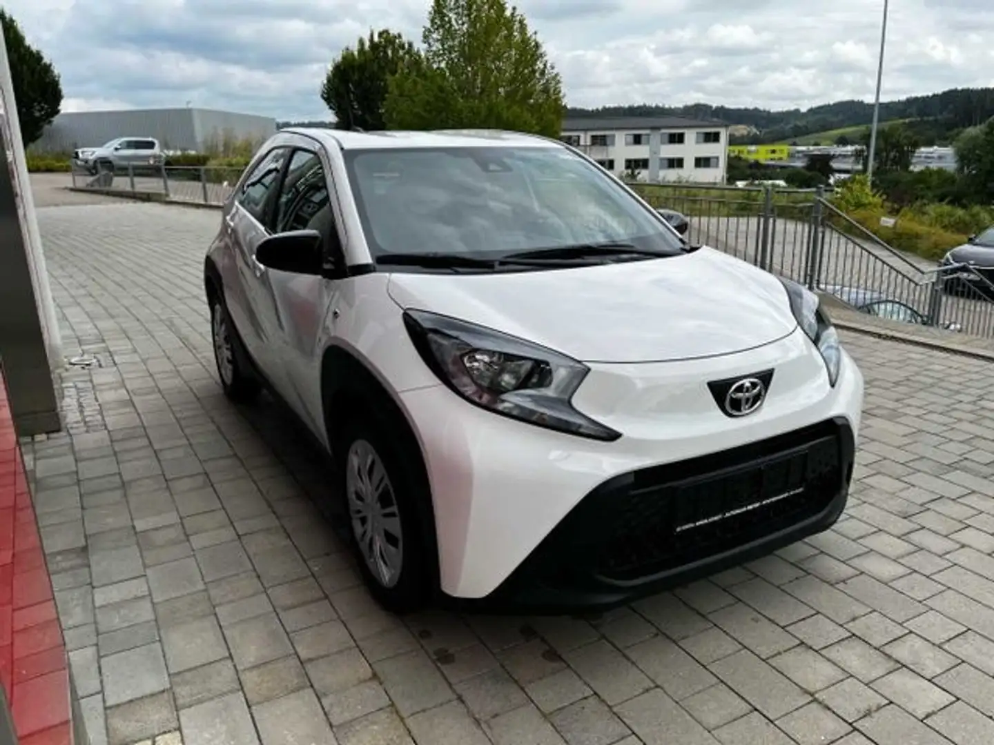 Toyota Aygo X 1.0 l Business Edition ACC Apple CarPlay Android A Weiß - 2